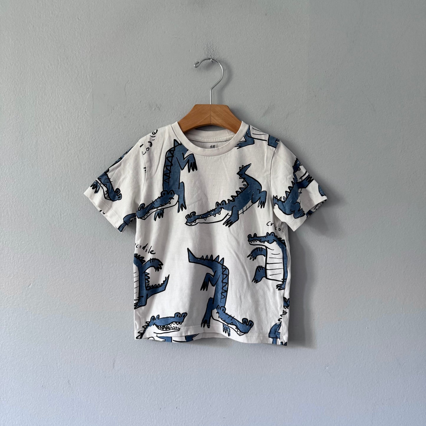 H&M / White crocodile T-shirt / 2-4Y