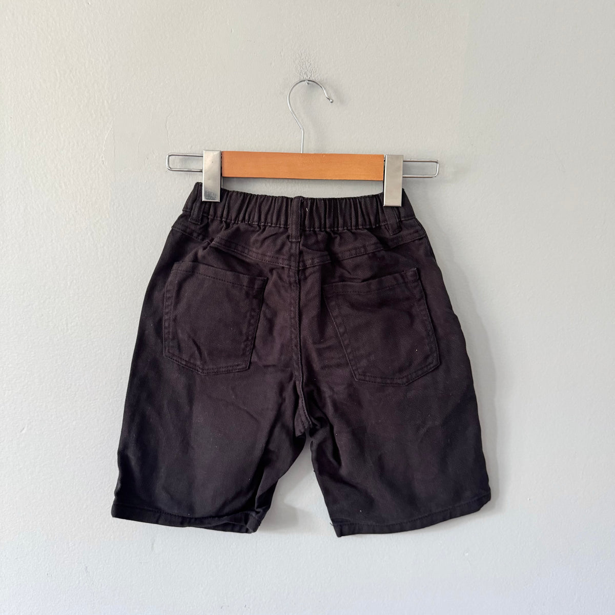 H&M / Black denim shorts / 5-6Y