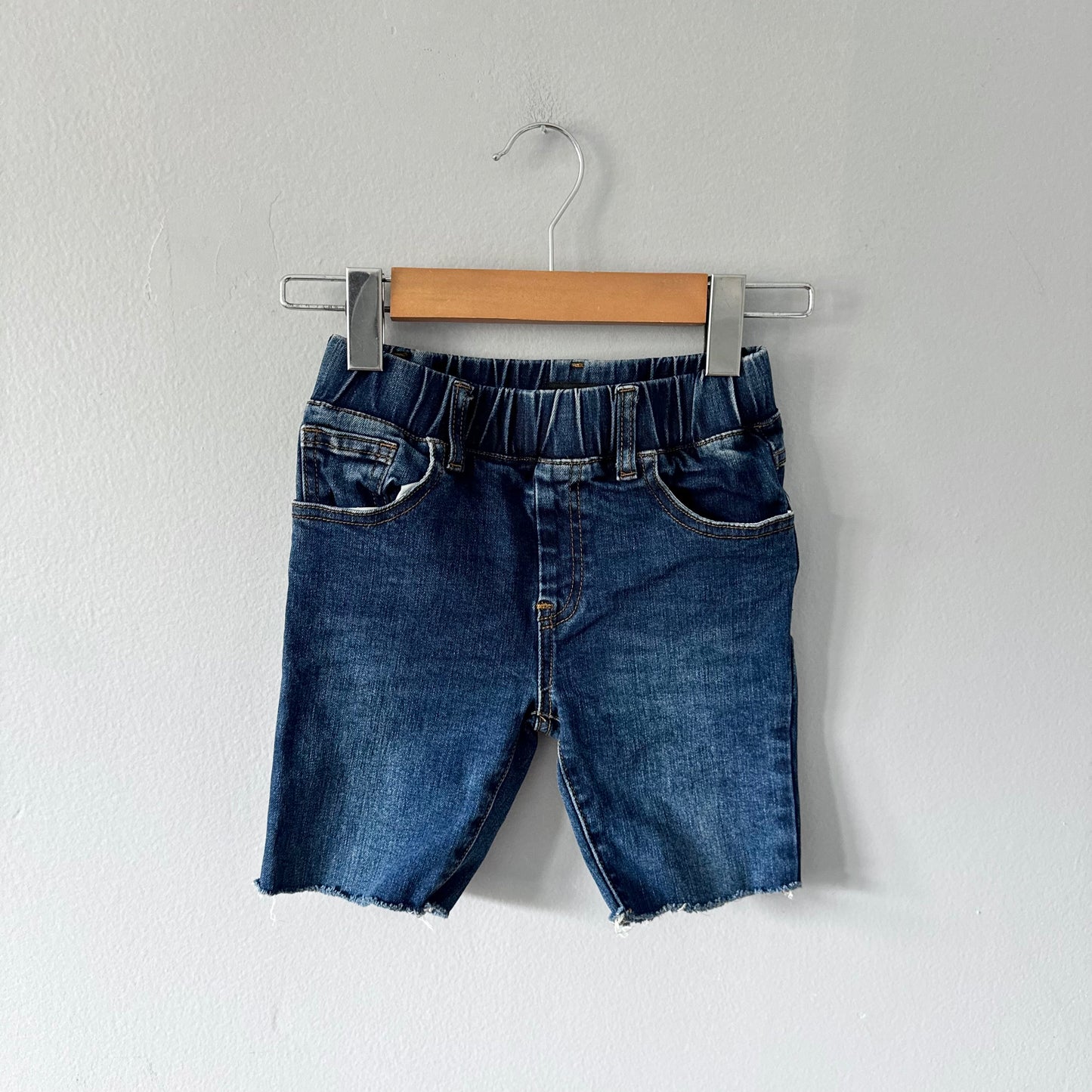 Beau Hudson	/ Short en jean / 6 ans