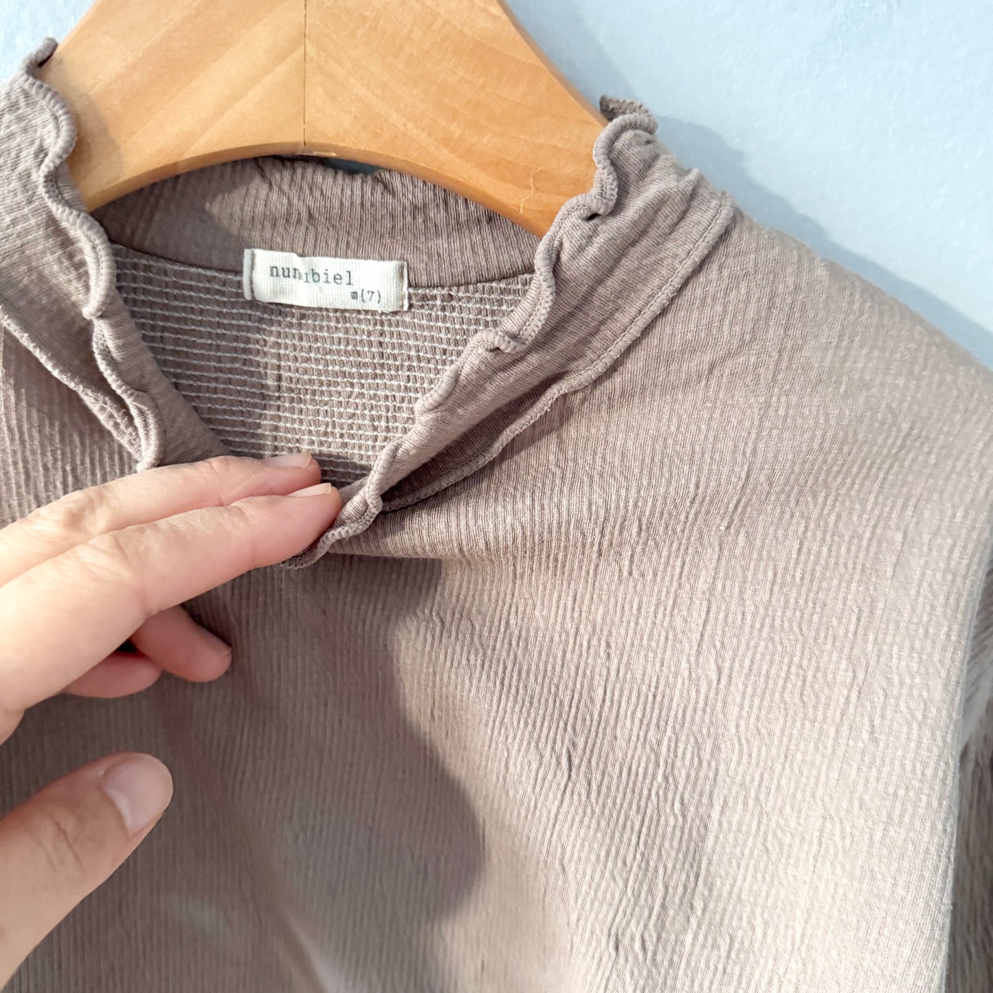 Nunubiel	/ Light brown long sleeve top / 3-4Y