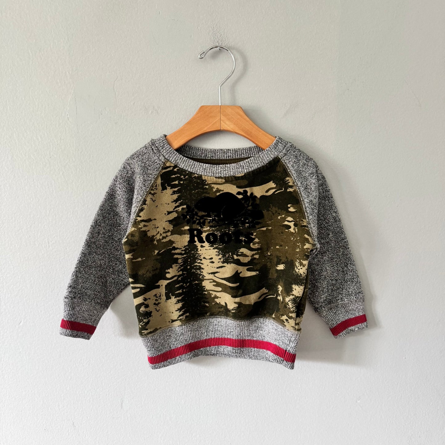Roots / Salt and pepper x camo sweatshirt / 18-24M