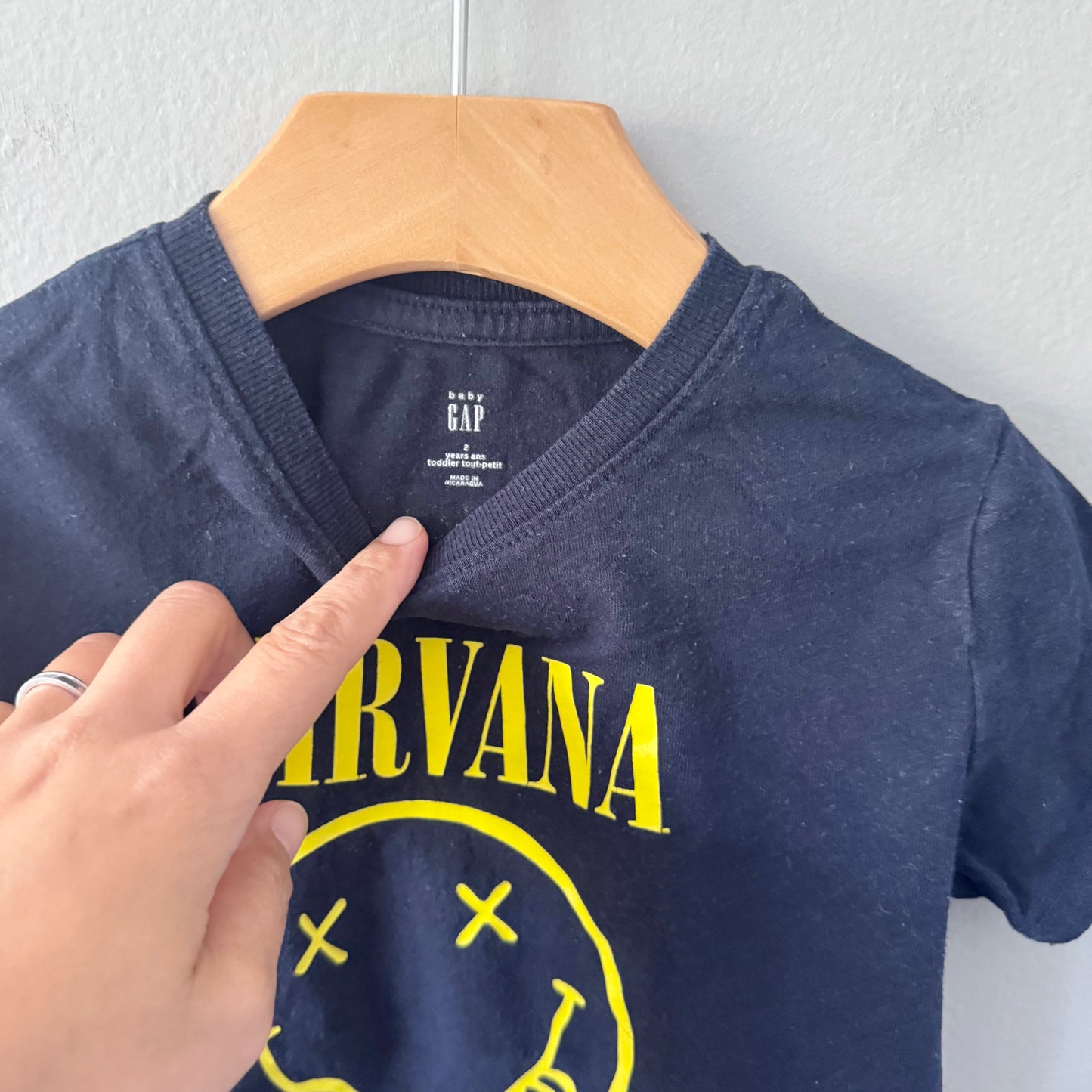 Gap / Nirvana black T-shirt / 2Y