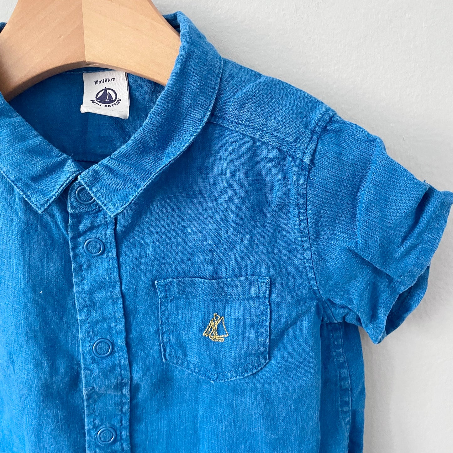 Petit Bateau / Blue linen shirt / 18M