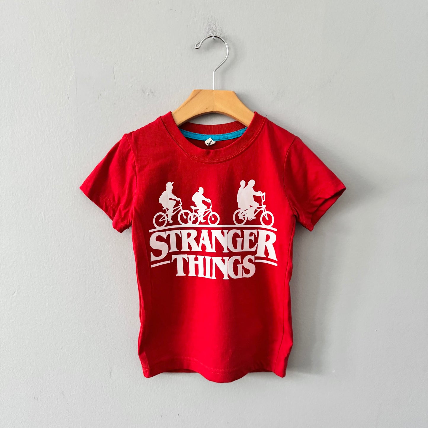 Sans marque / T-shirt Stranger Things rouge / 3-4 ans