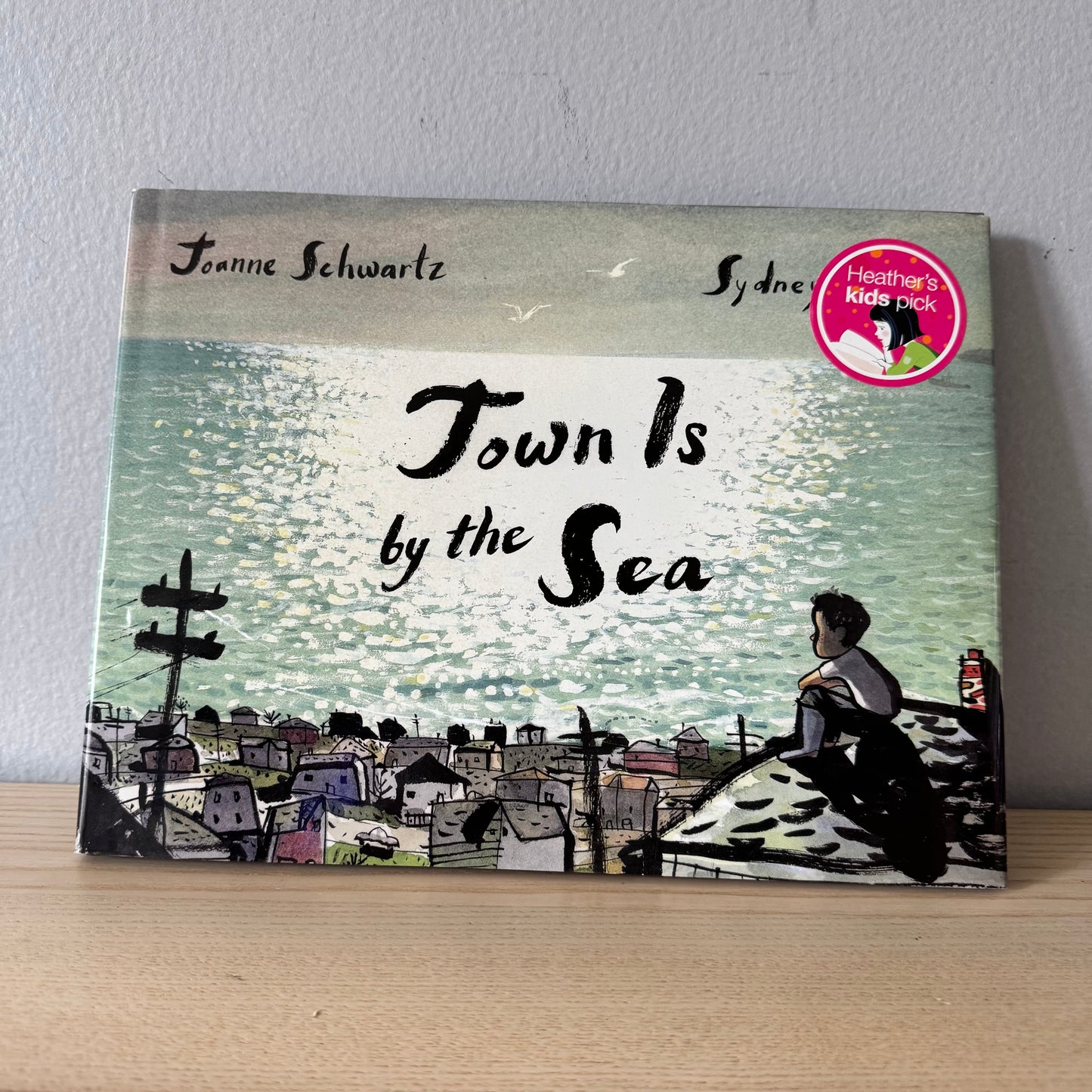 Town Is by the Sea / Joanne Schwartz