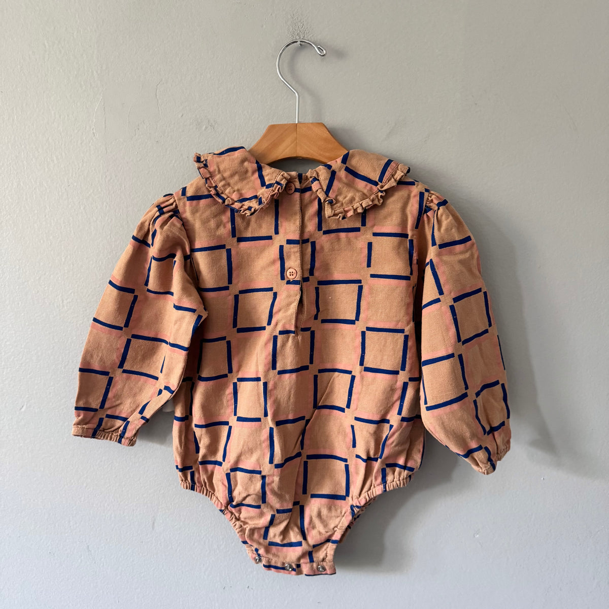 Wynken / Brown onesie with collar / 18M