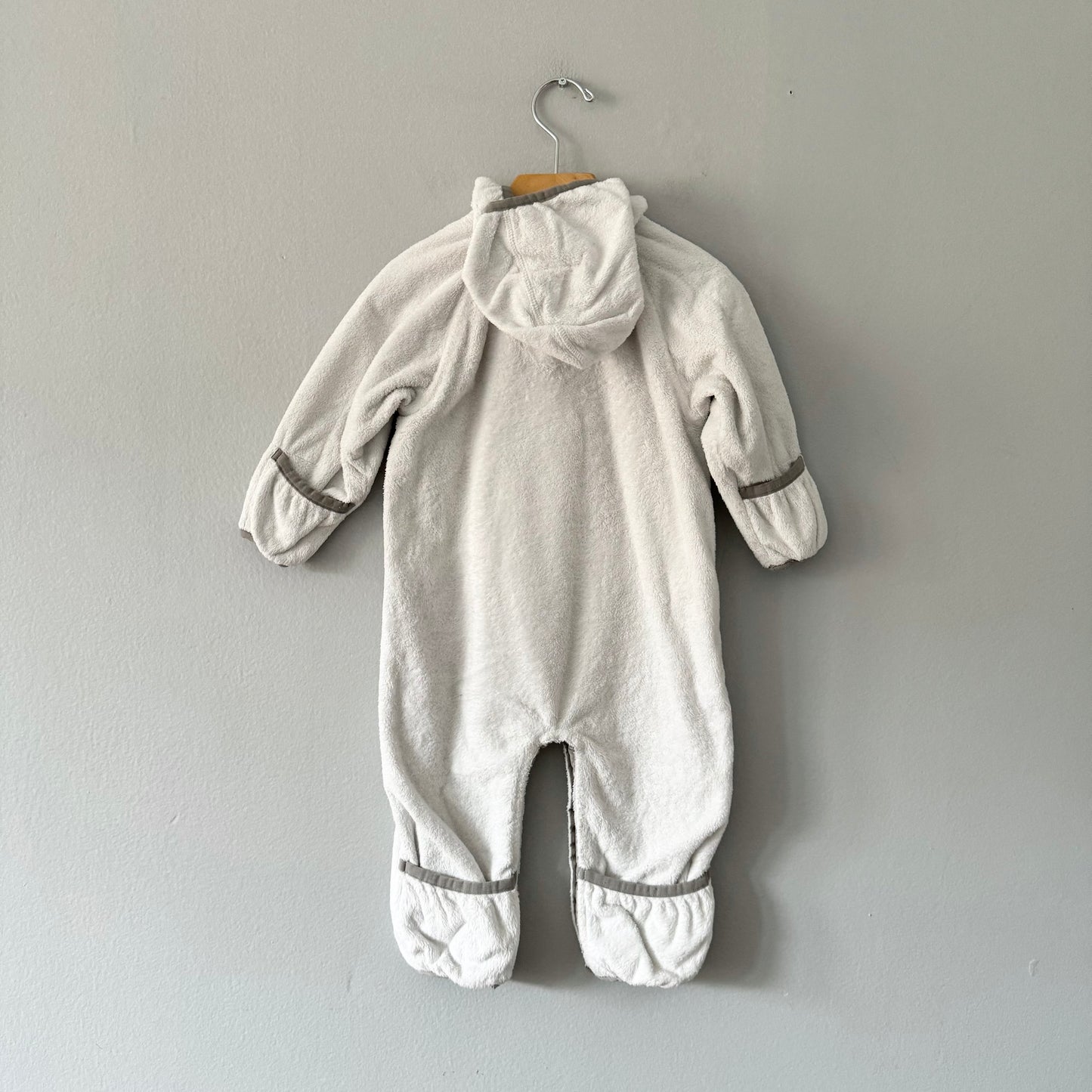 The North Face / White fleece bunting suit / 6-12M