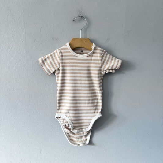 H&M / Short sleeve onesie / 4-6M