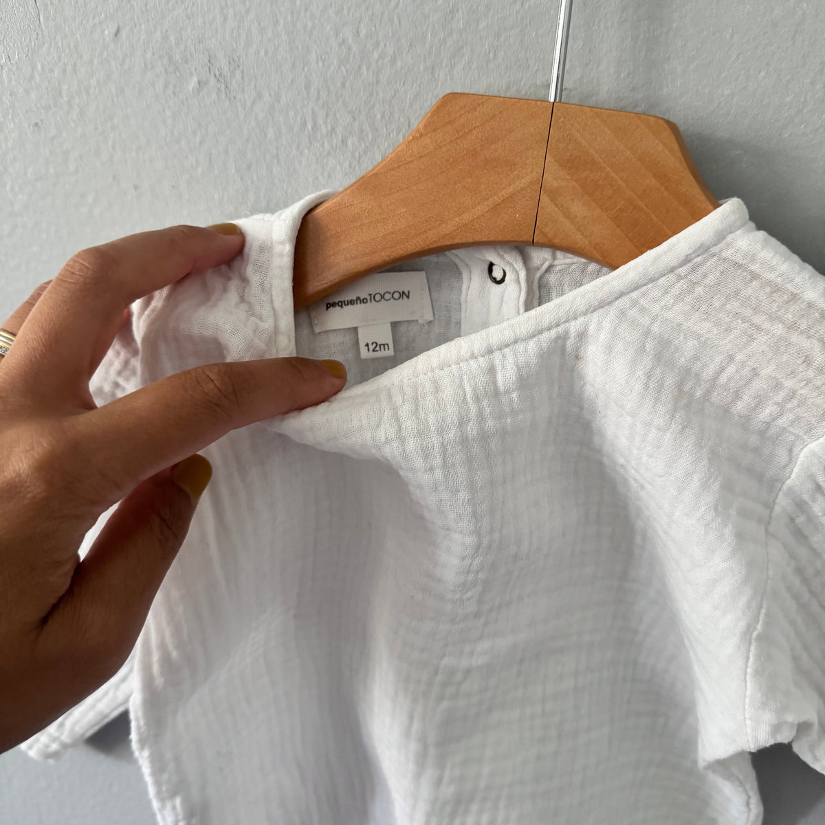 Pequeno Tocon / White muslin long sleeve / 12M