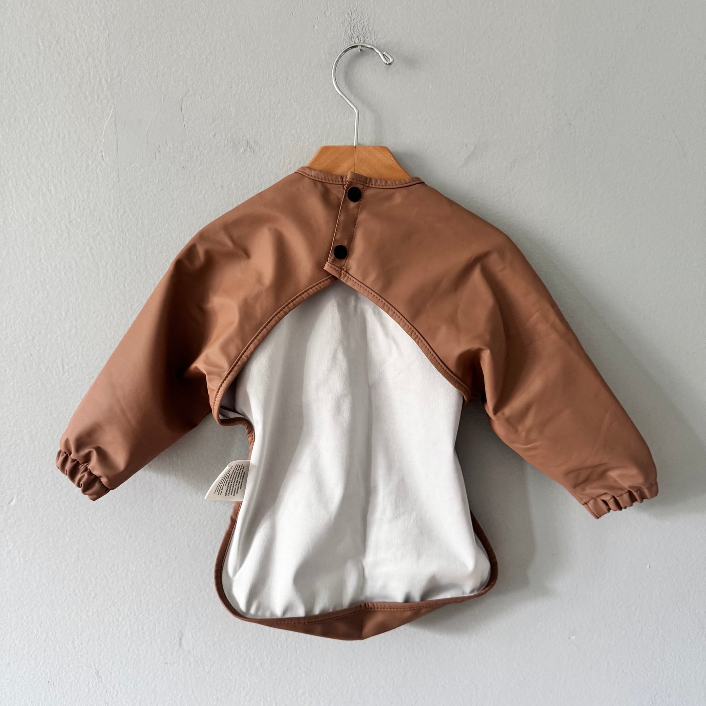 Minika / Brown bib / 6-24M