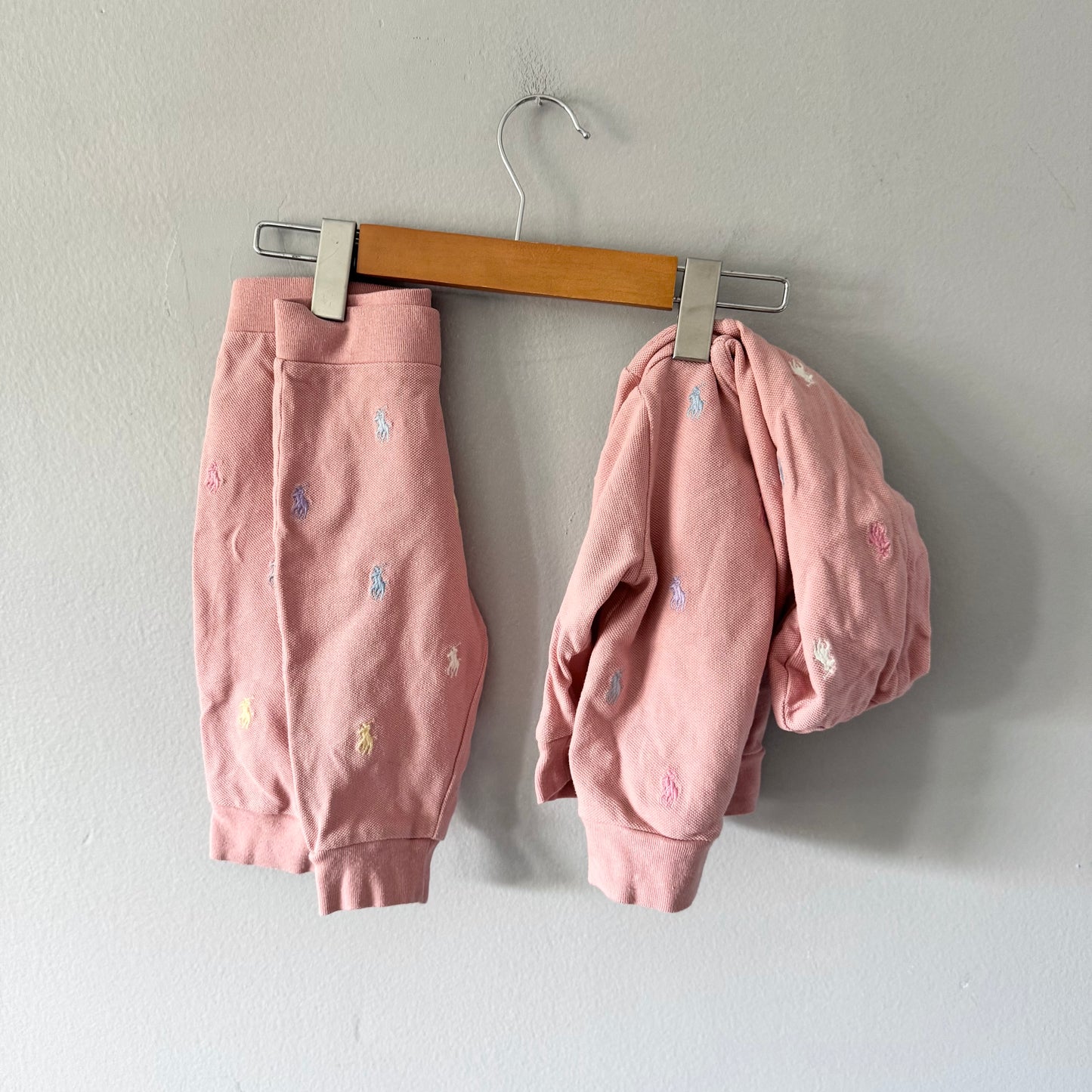 Polo Ralph Lauren / Ensemble pantalon et polo zippé rose / 9M