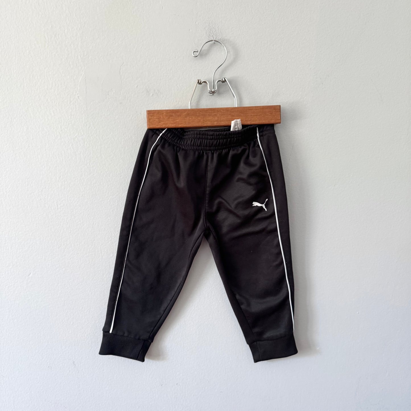Puma / Black track pants / 2T