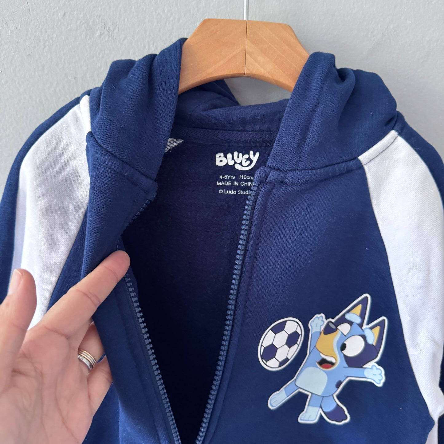 Bluey / Zip up hoodie / 4-5Y
