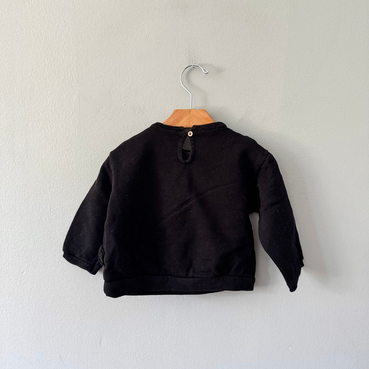 Zara / Black oversized sweatshirt / 9-12M