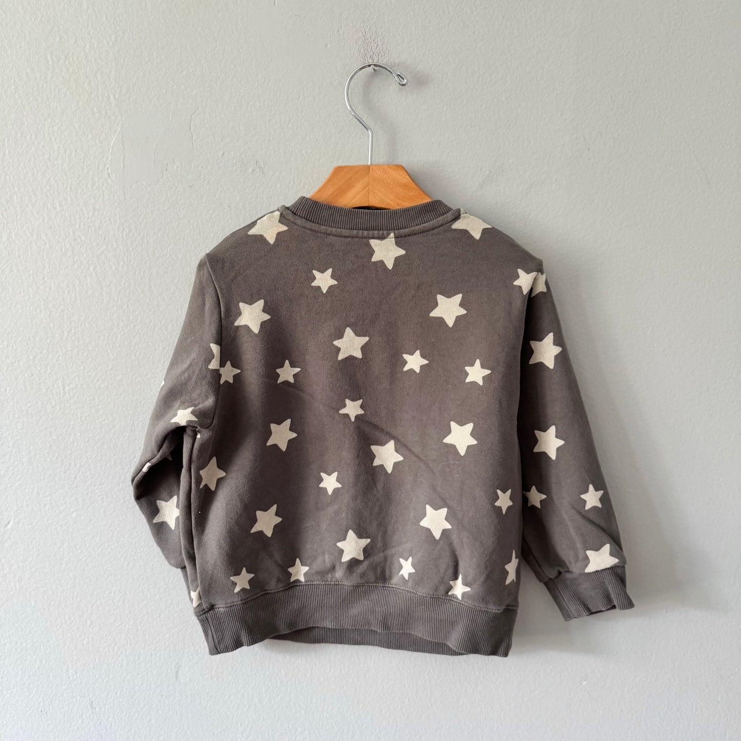 Uniqlo / Grey x star sweatshirt / 3Y