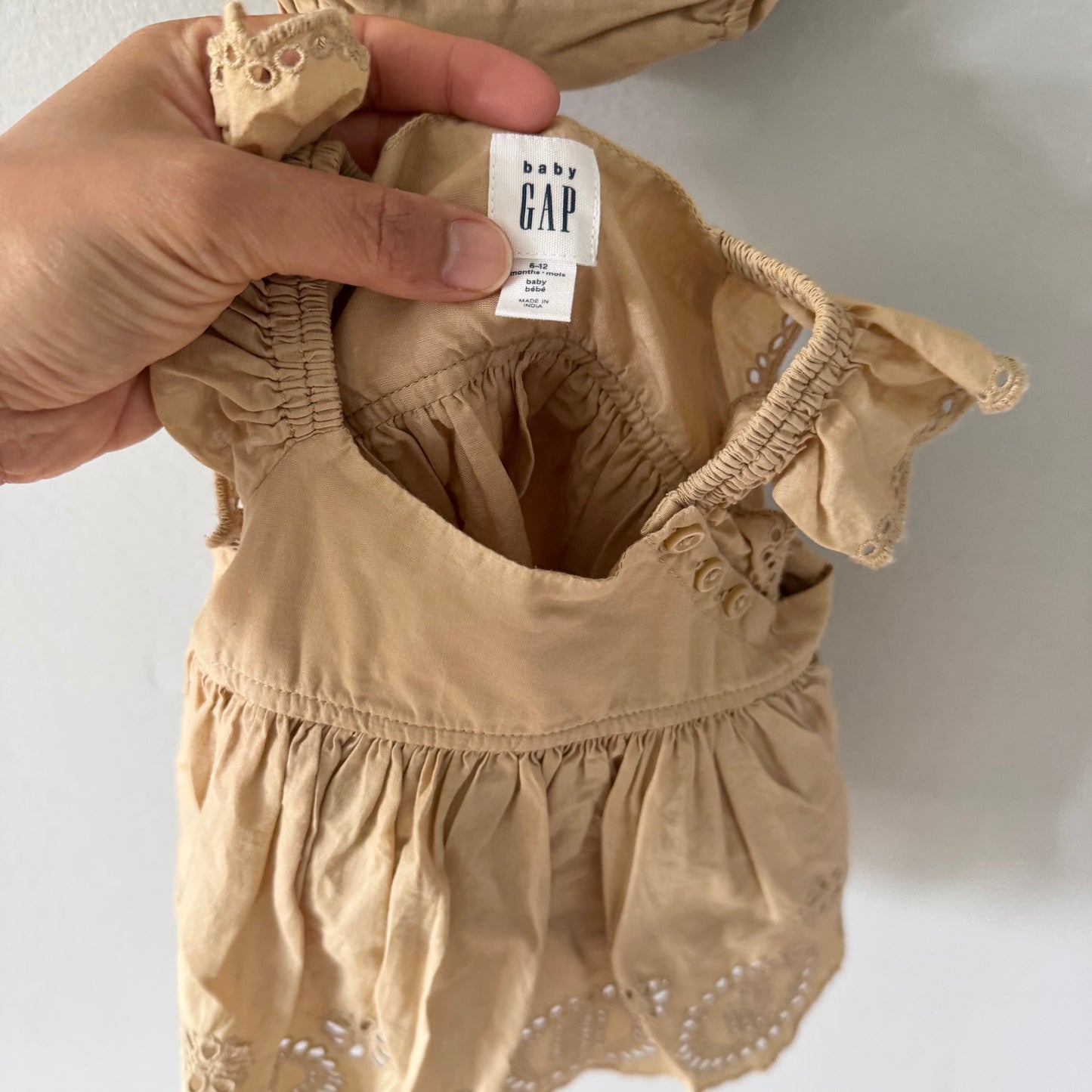 Gap / Beige eyelet tank & bloomer set / 6-12M
