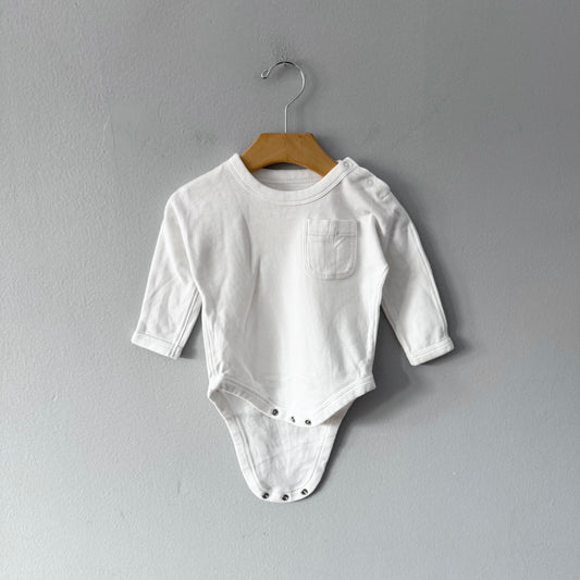 BR Baby	/ White long sleeve onesie / 6-12M
