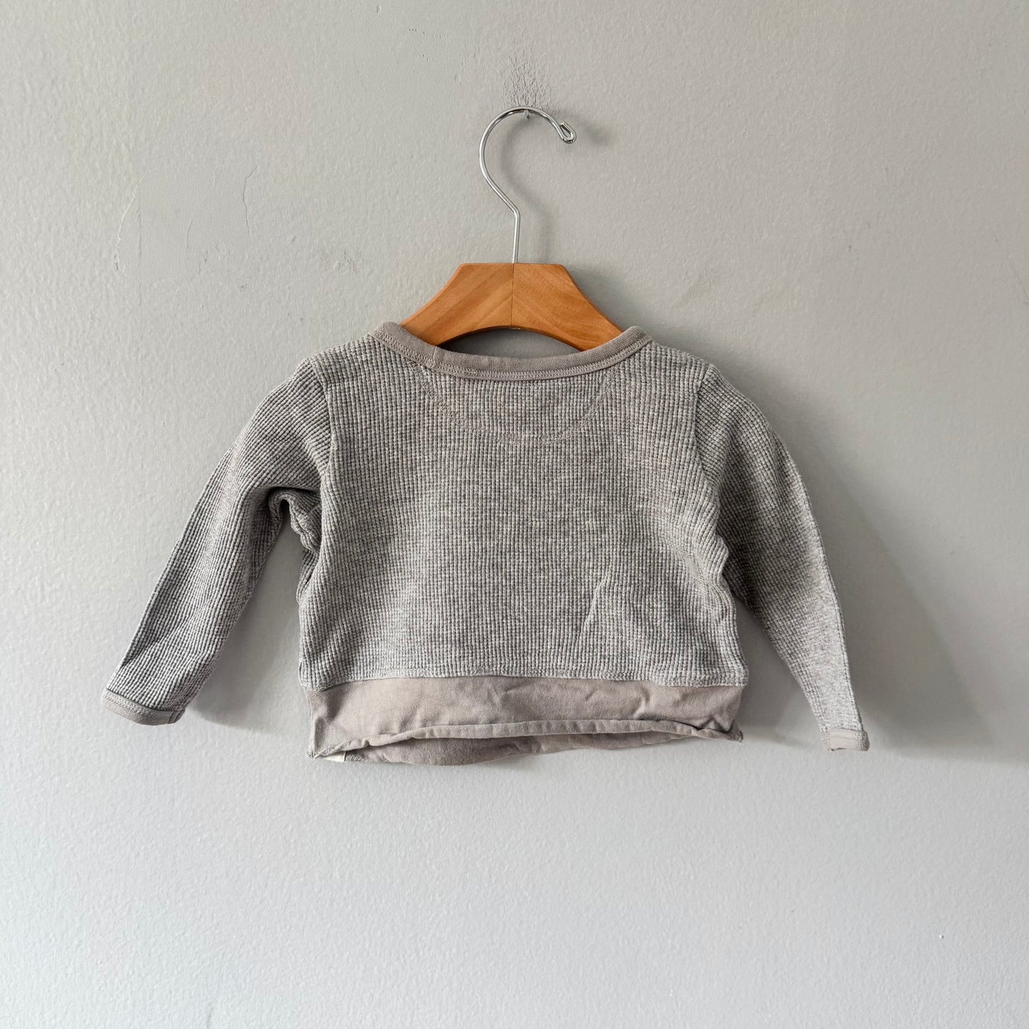 Burt's Bees baby / Light grey waffle long sleeve / 0-3M