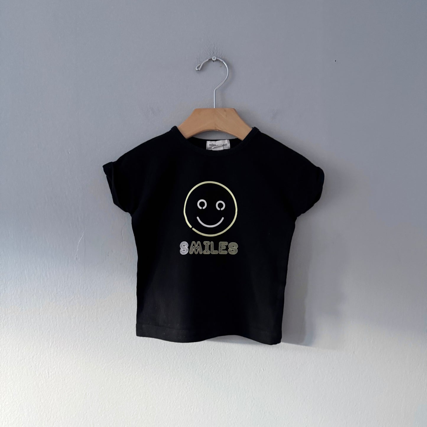 Miles the label / Black x smile T-shirt / 18M