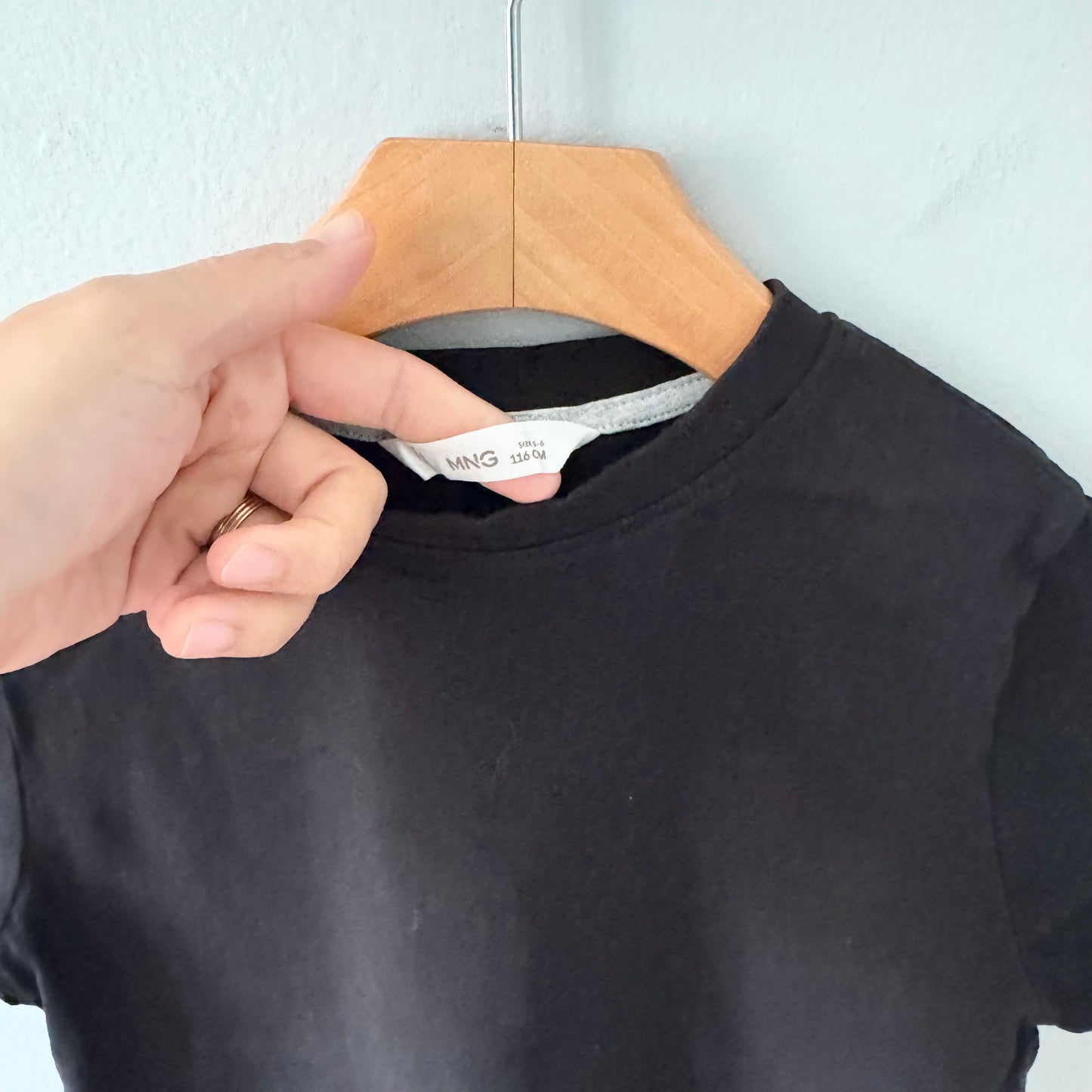 Mango / Black T-shirt / 5-6Y