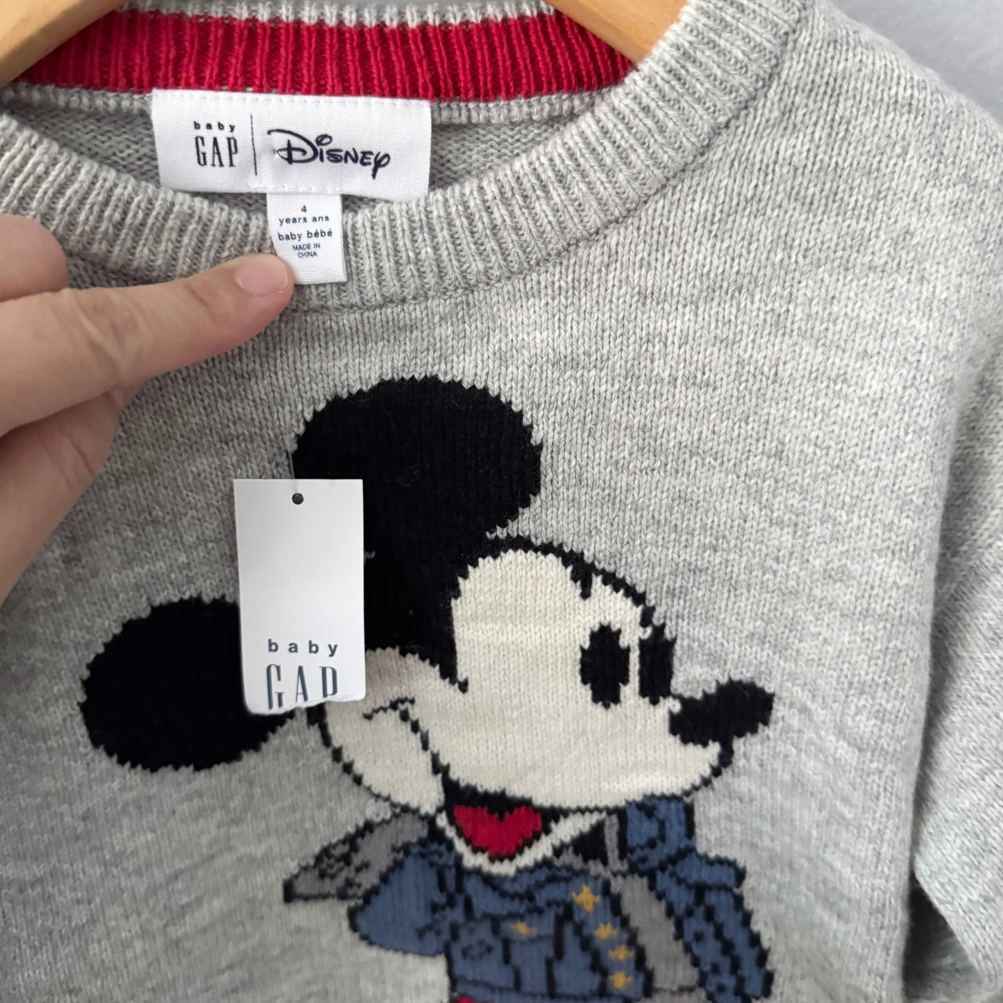 Gap	/ Pull en maille Mickey gris clair / 4 ans - Neuf avec étiquette