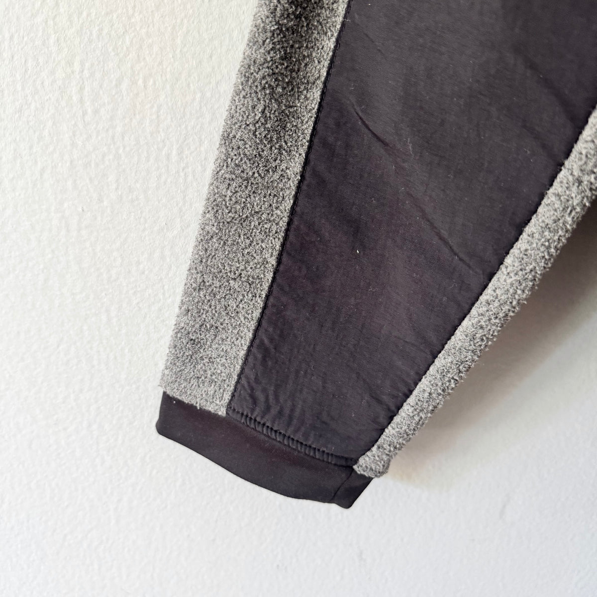The North Face / Black x grey fleece zip up / 14-16Y