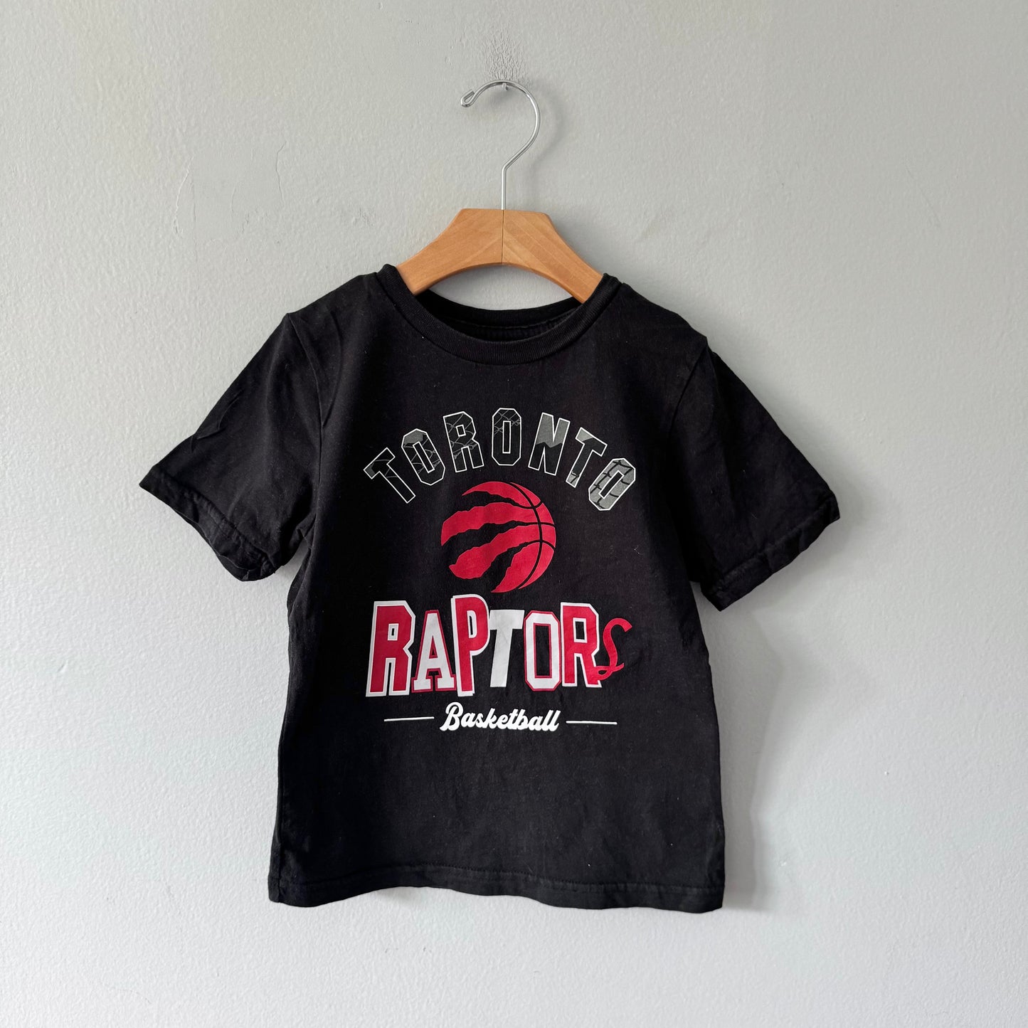 NBA / Toronto Raptors black T-shirt / 5-6Y