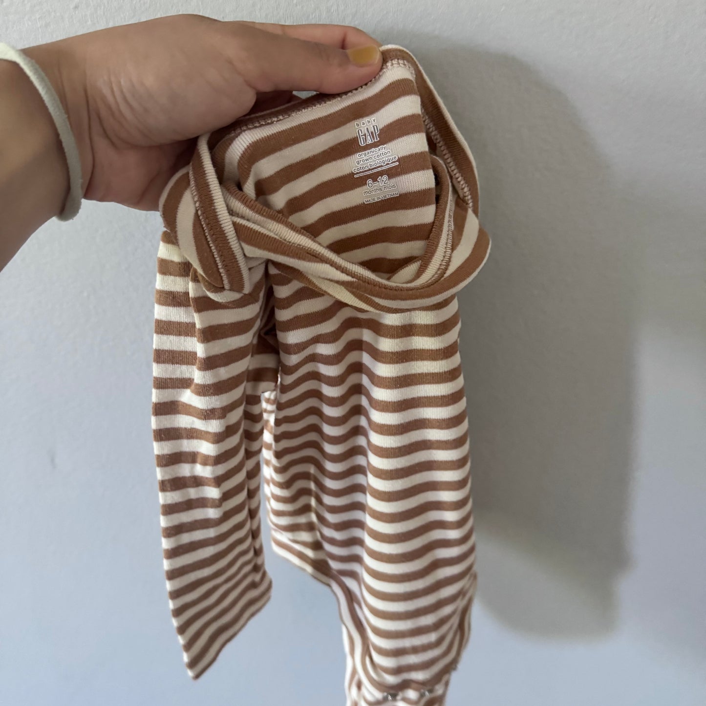 Gap / Brown stripe onesie & pants set / 6-12M