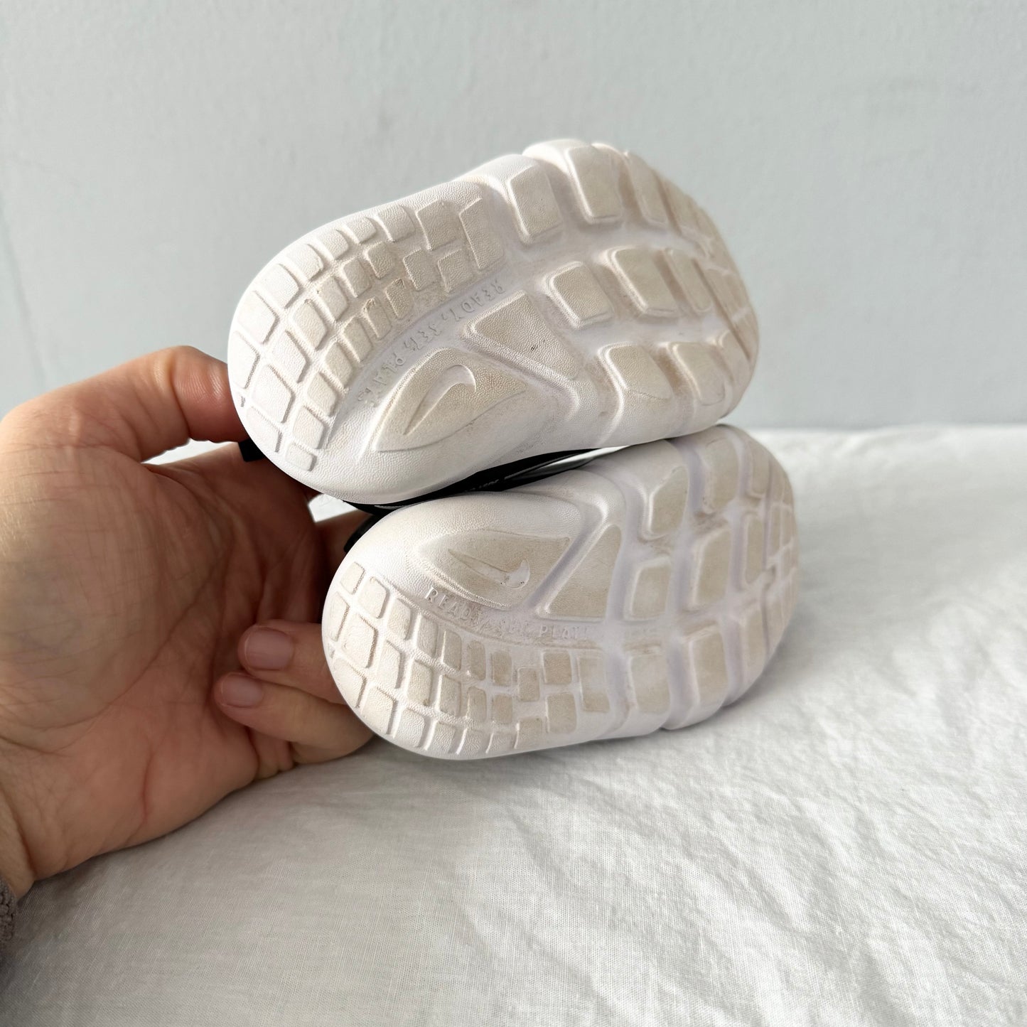 Nike / Running Shoes / US4