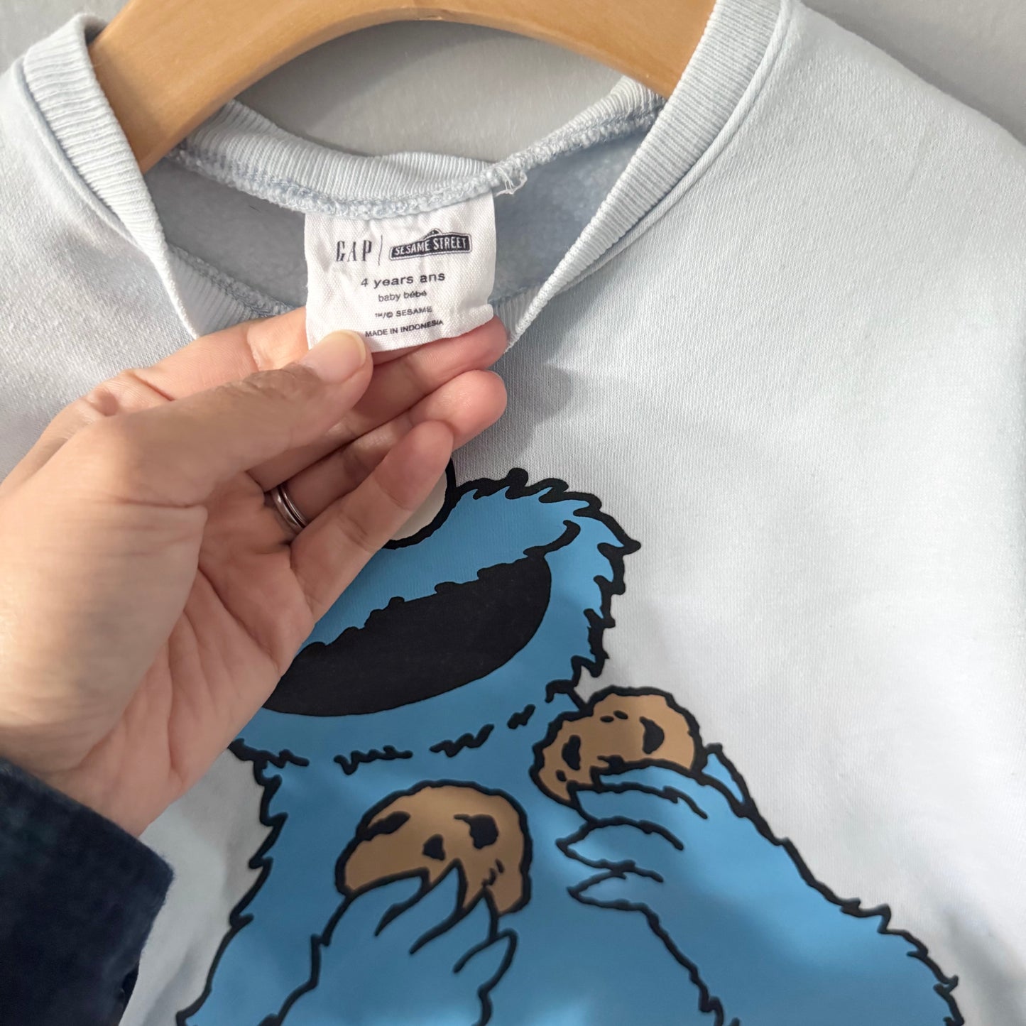 Gap	x Sesame Street / Cookie Monster sweatshirt / 4Y
