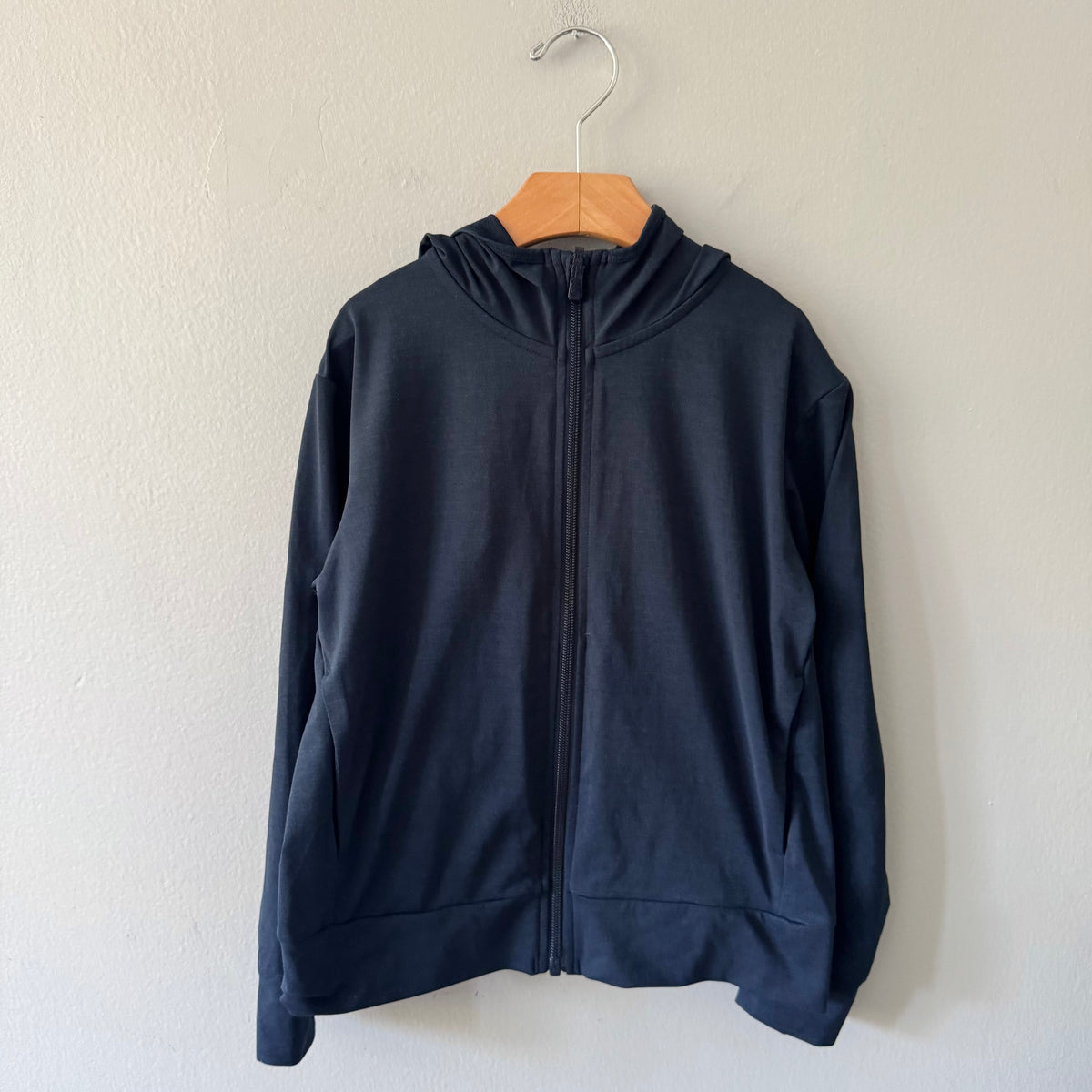 Uniqlo / Cool and Dry zip up hoodie / 7-8Y
