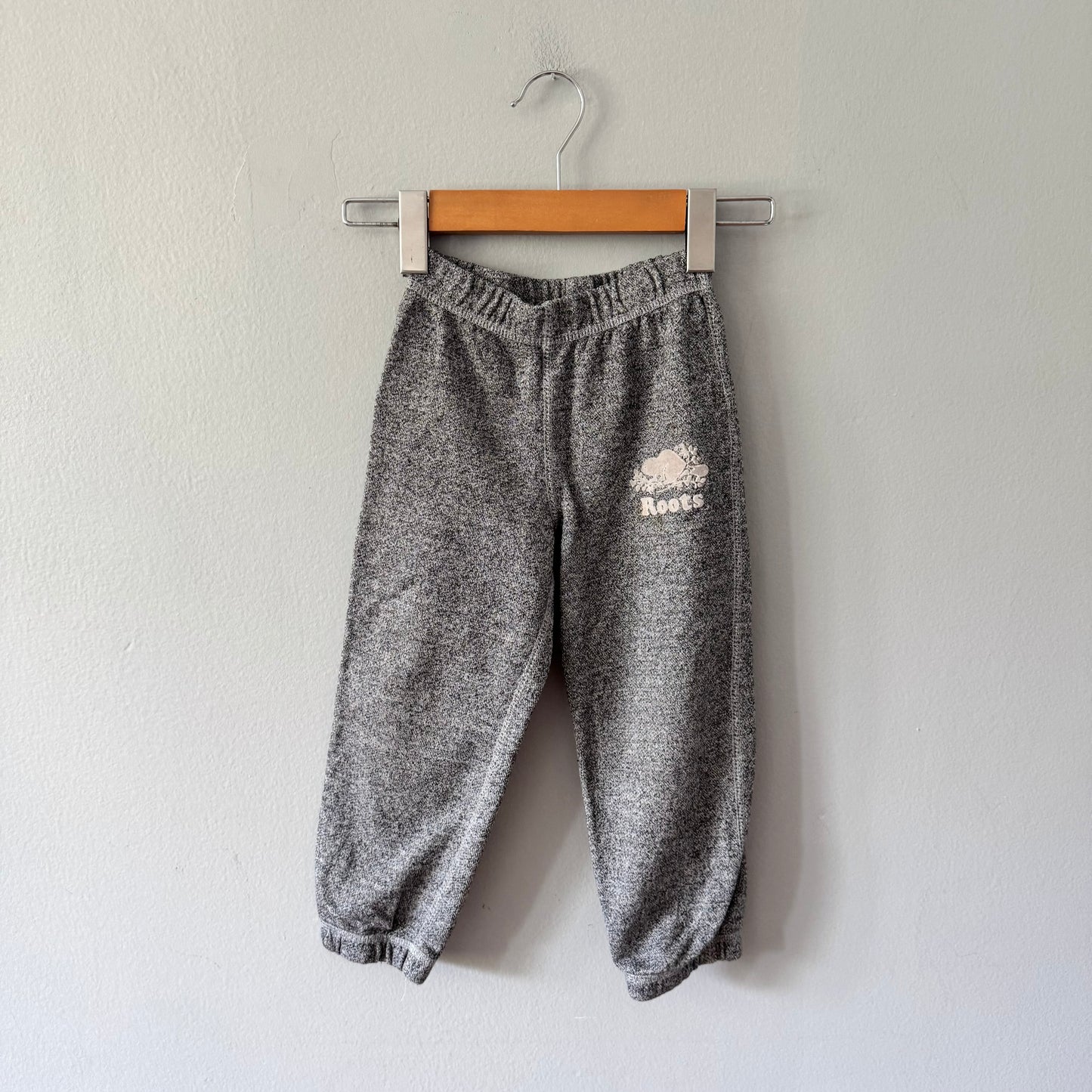 Roots / Black salt and pepper sweatpants / 3T