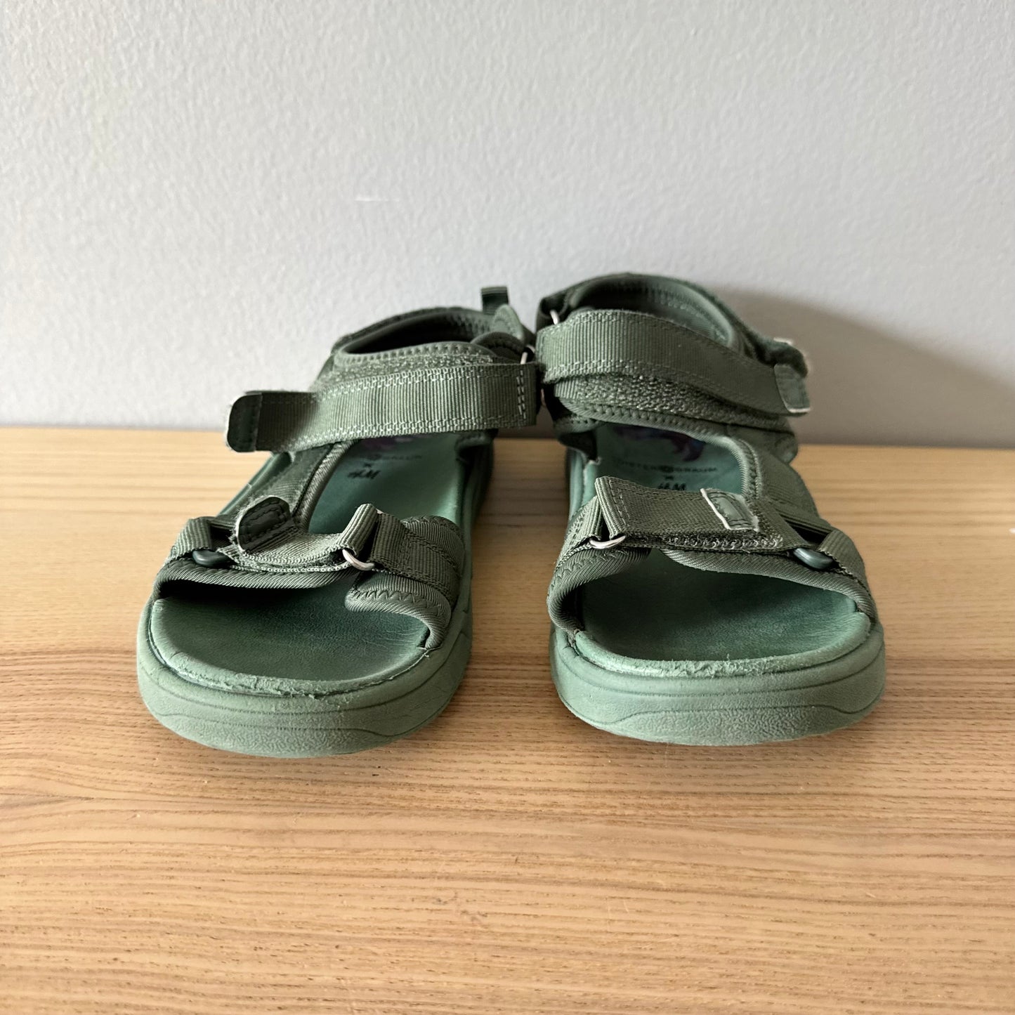 H&M / Khaki sandals / J2