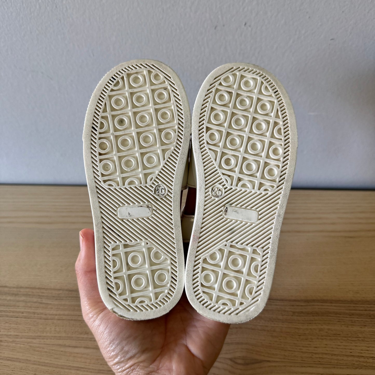 Kelly & Katie / White sandals / US10