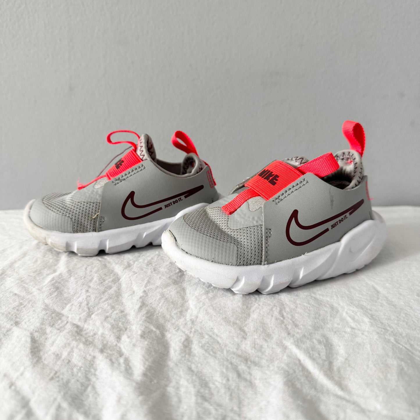 Nike / Running Shoes / US5