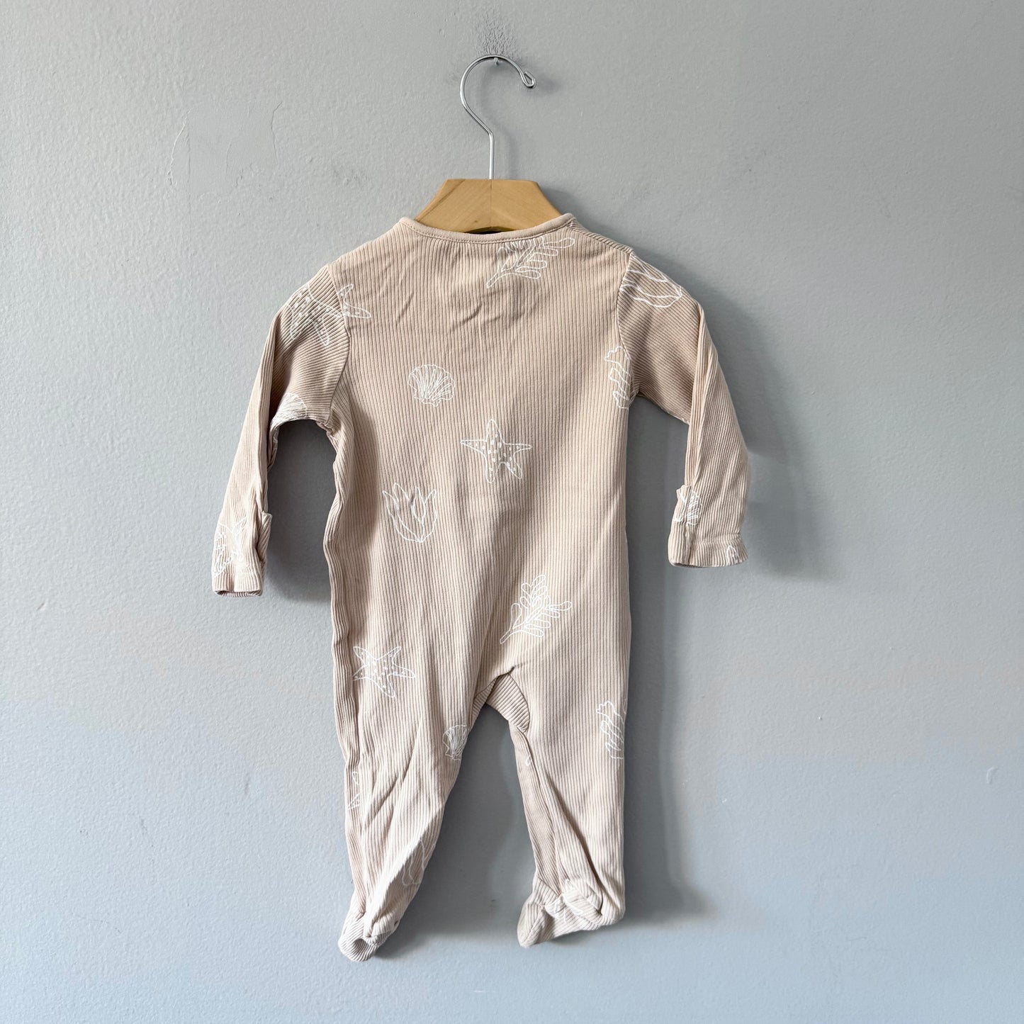 John Lewis / Beige romper / 3-6M
