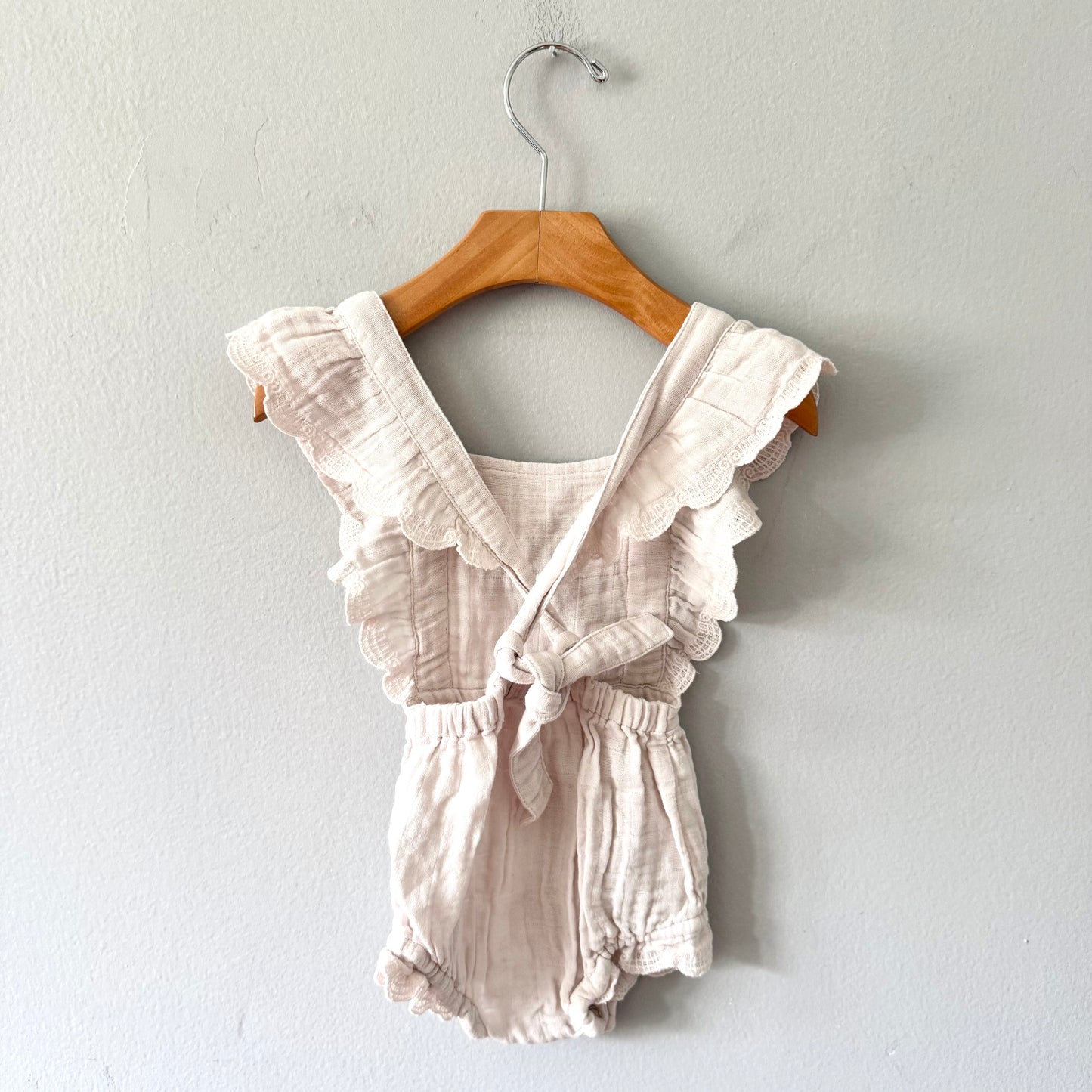 Jamie Kay / White muslin bubble romper / 6-12M