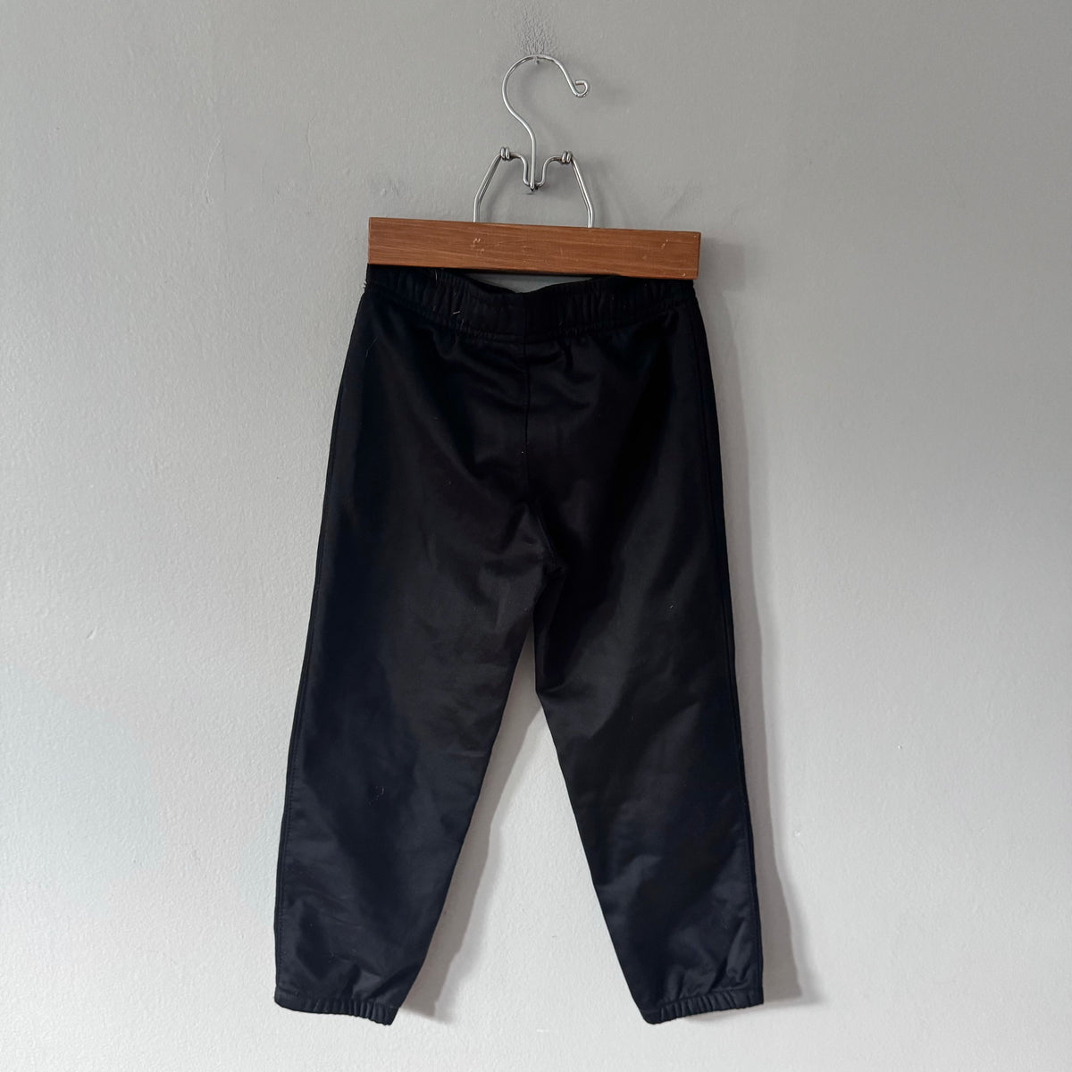 Nike / Black track pants / 3-4Y