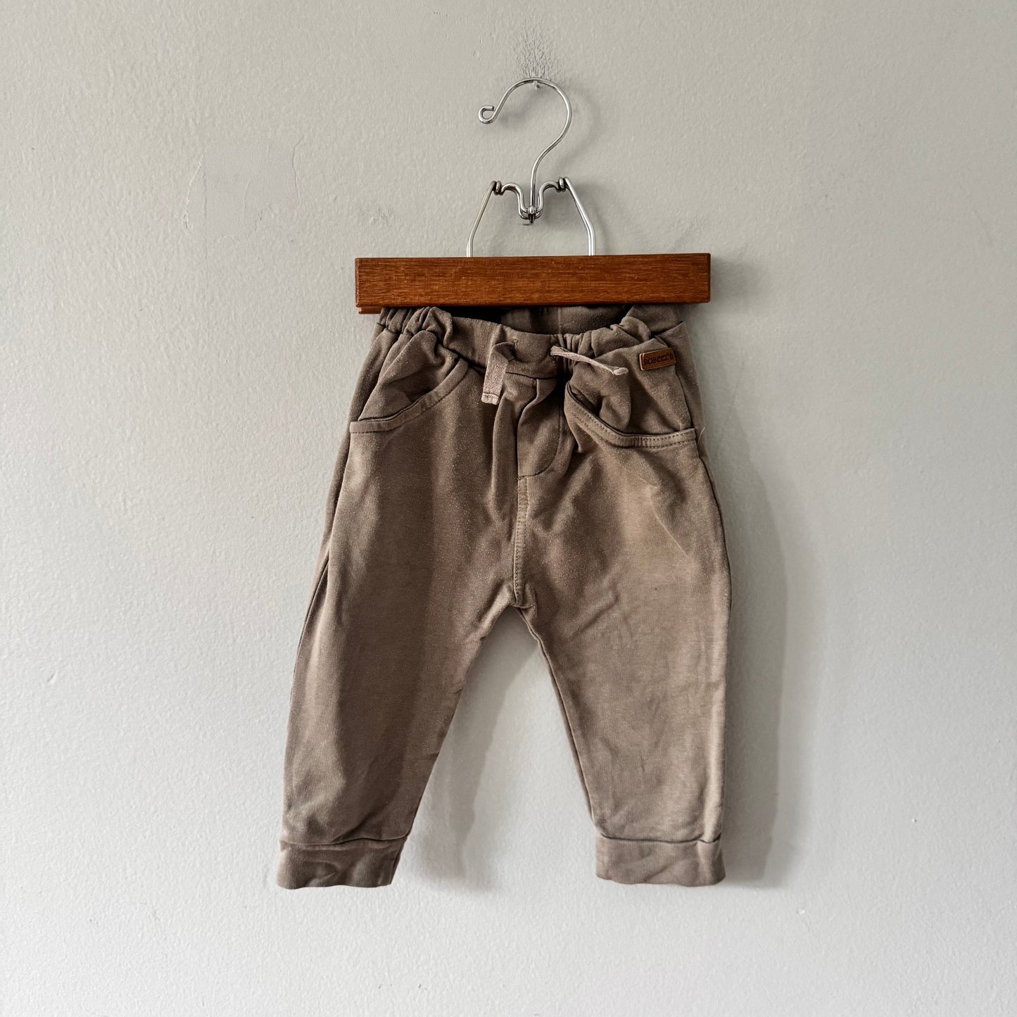 Robeez / Khaki pants / 9-12M