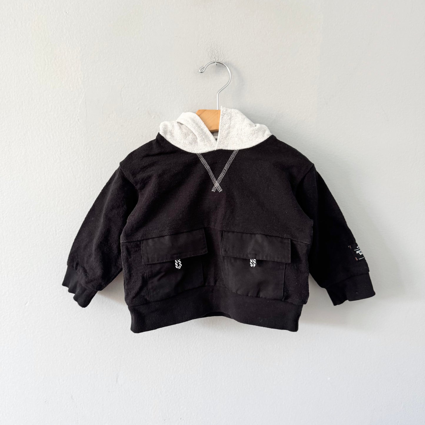 Pas de marque / Sweat à capuche noir / 18-24 mois