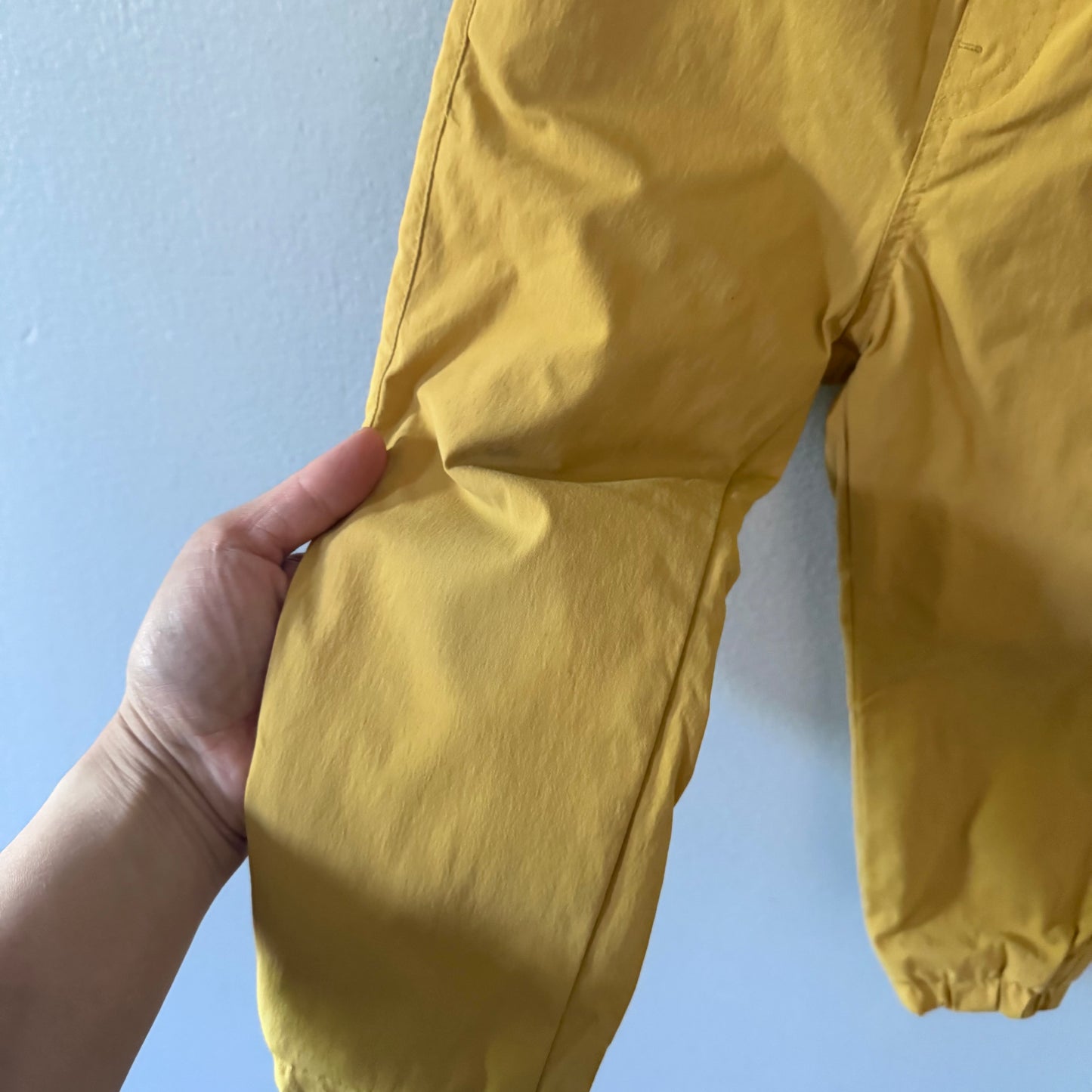 Uniqlo / Mustard fleece lined nylon pants / 18-24M