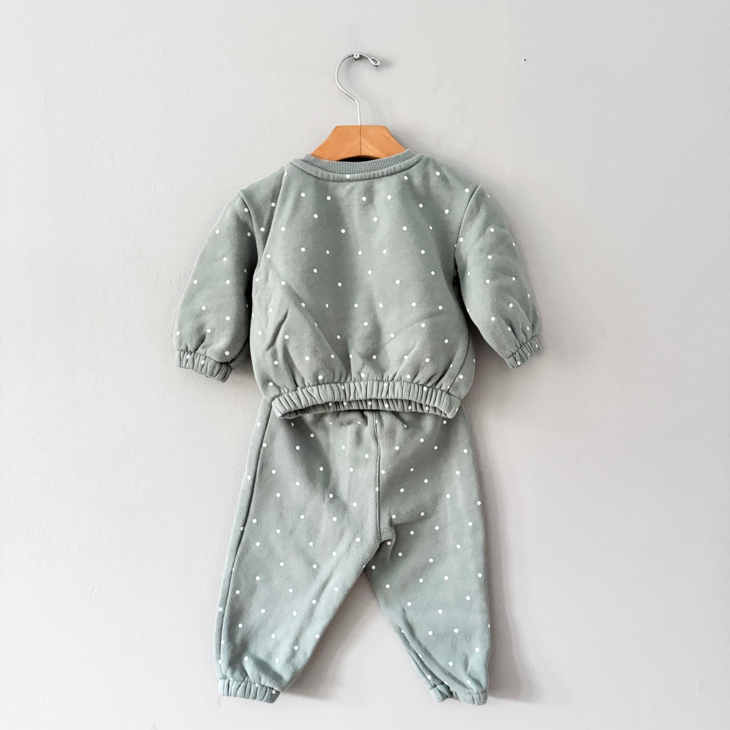 Primark / Ensemble sweat et pantalon vert à pois x / 9-12M