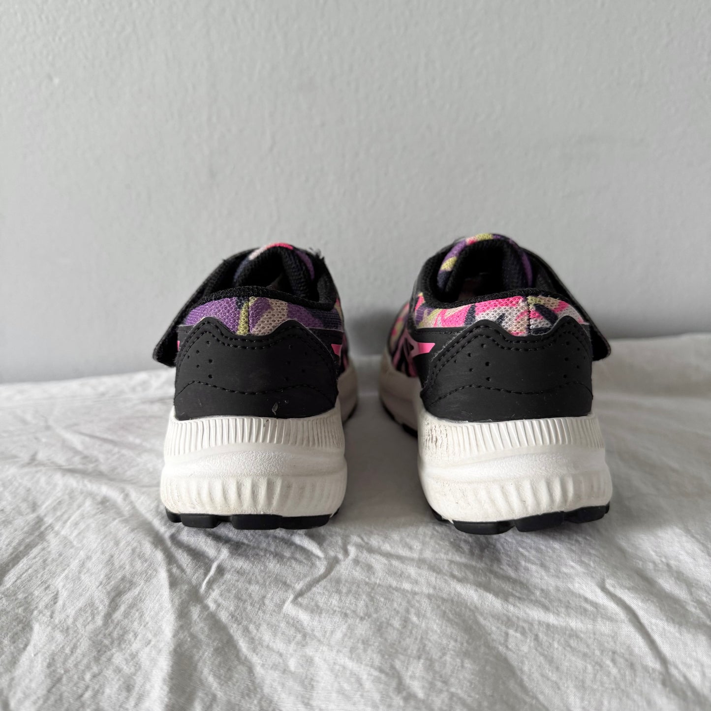 Asics / Running Shoes / US10