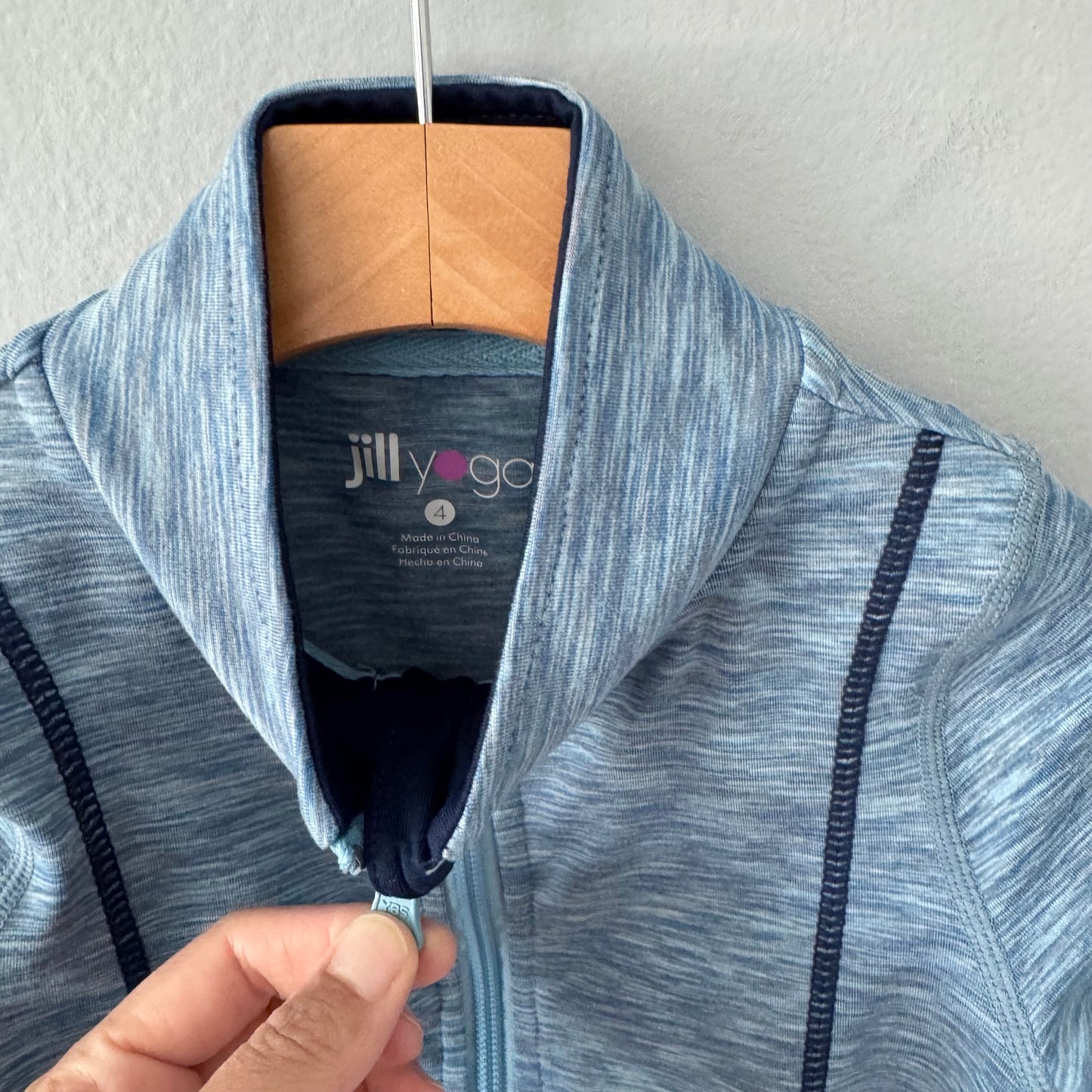 Jill Yoga / Blue x navy zip up top / 4Y