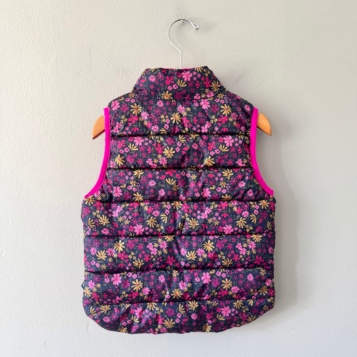 Gap / Navy x pink floral puffer vest / 3Y