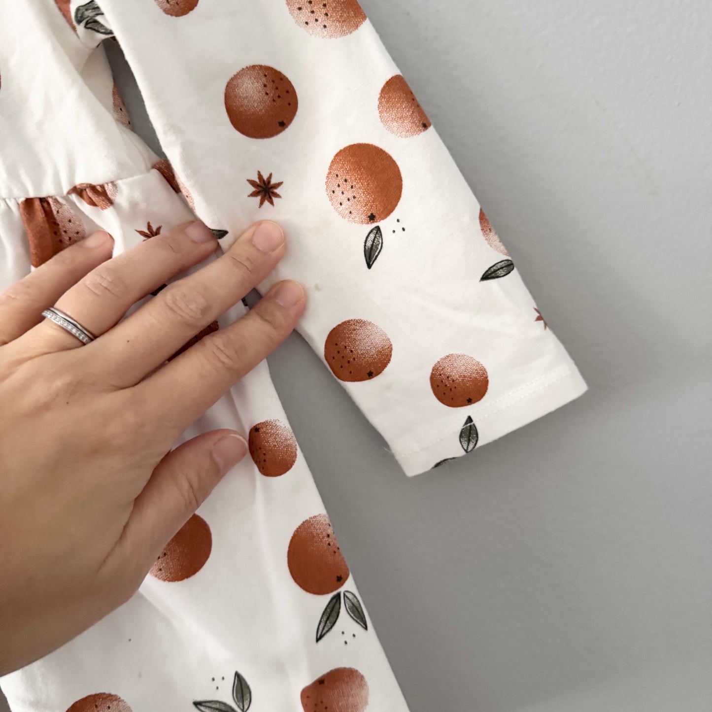 First by petit lem / White x orange dress / 18M