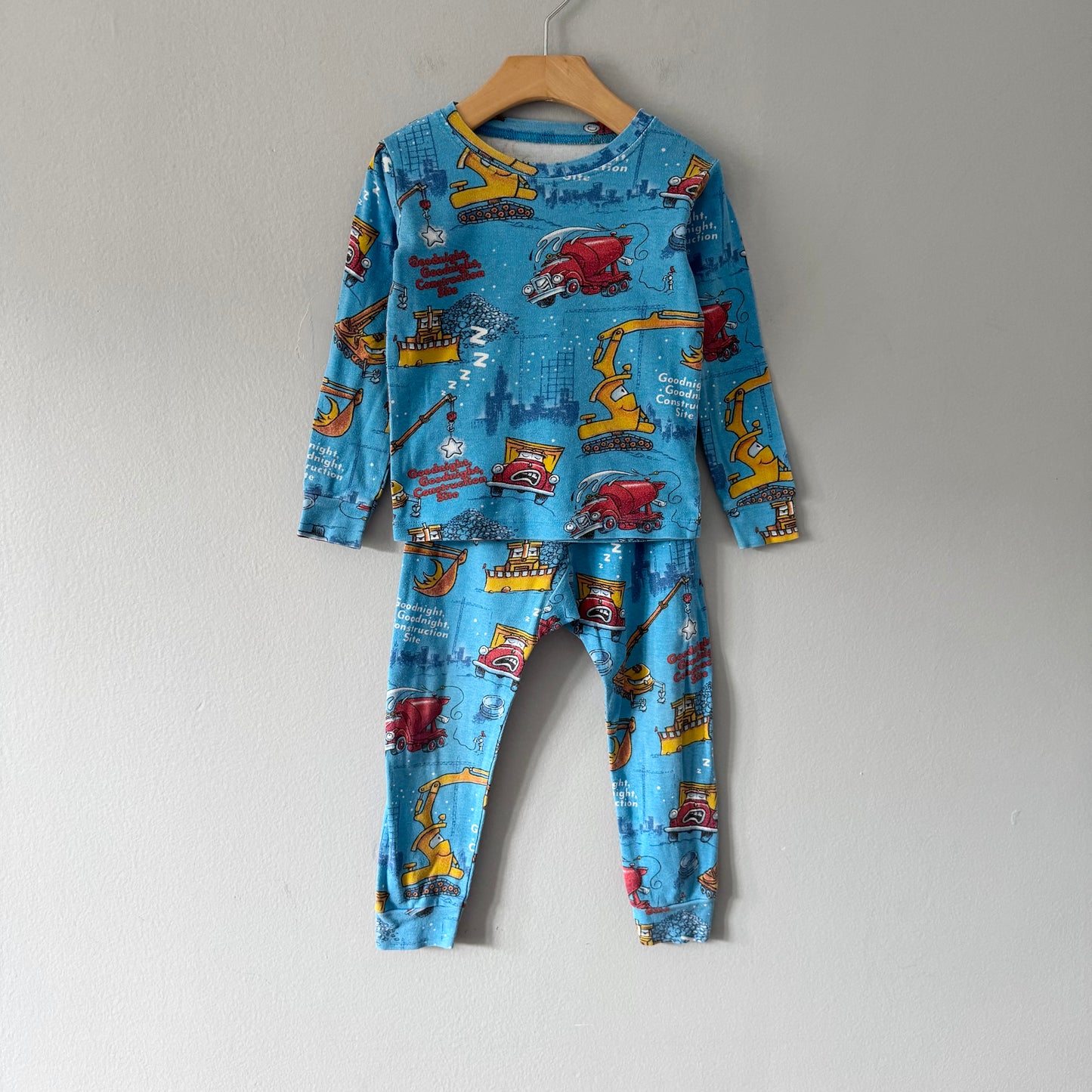 Books to bed	/ Blue truck pajama set / 4Y