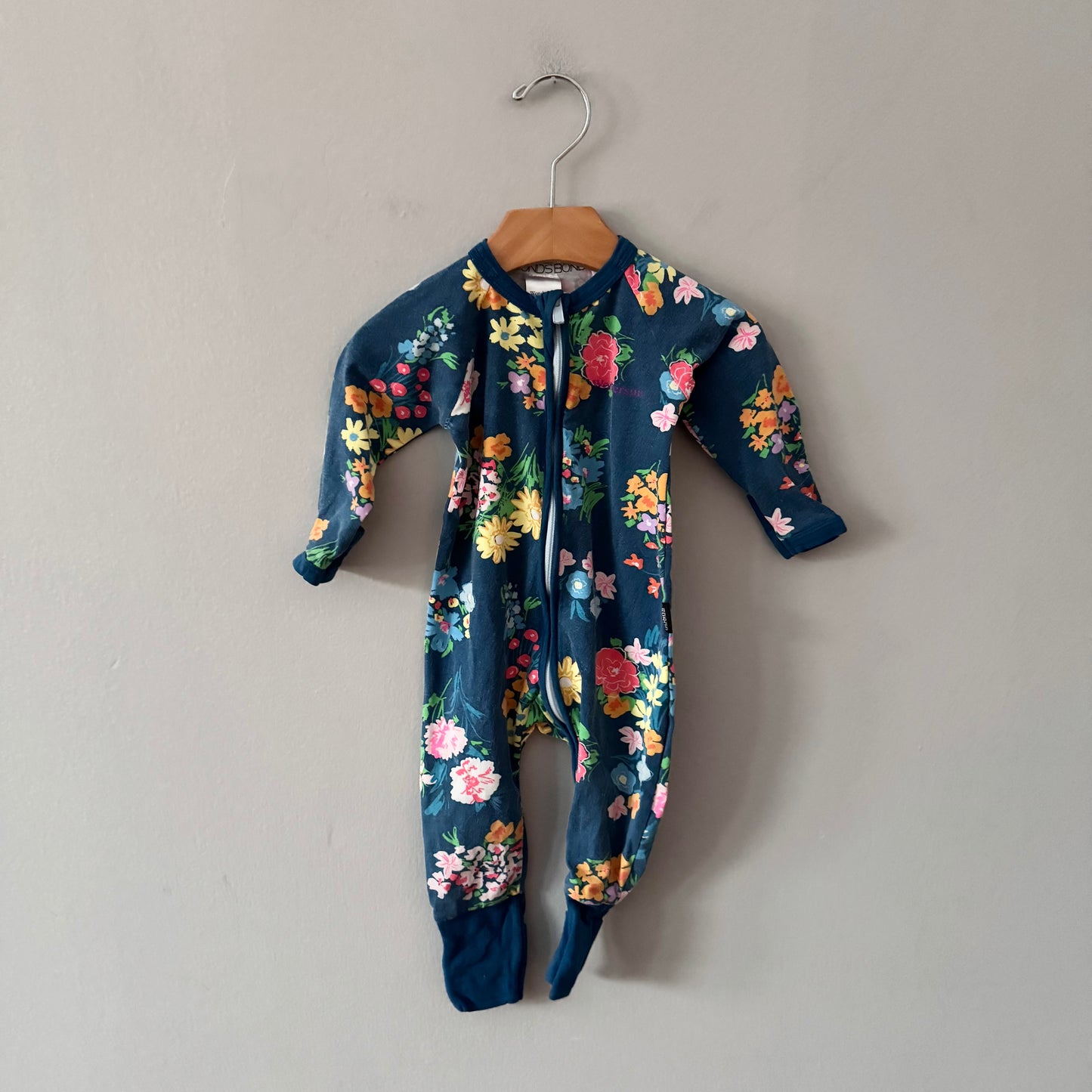 Bonds / Navy floral wondersuit / 3-6M