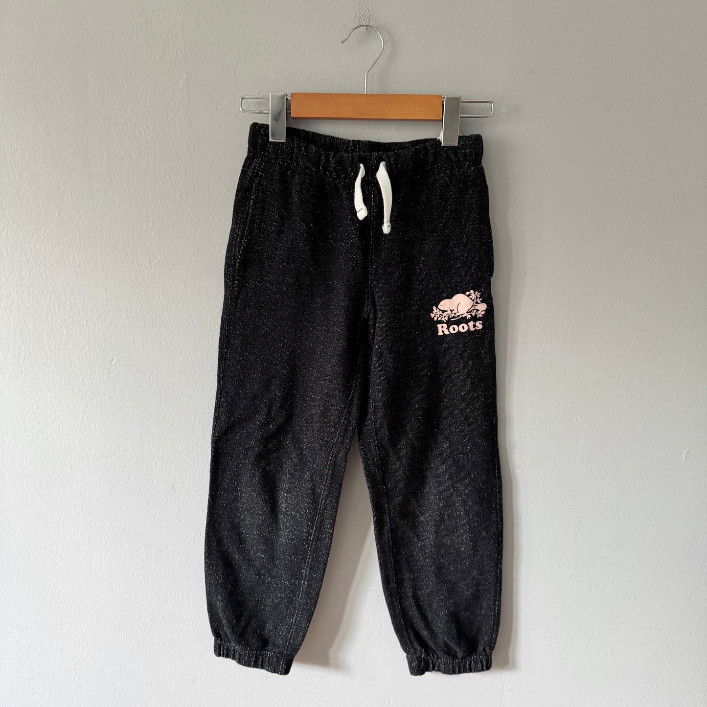 Roots / Black x pink logo sweatpants / 7Y