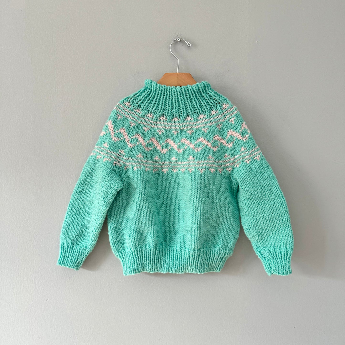 Handmade / Light green knit pullover / 4Y